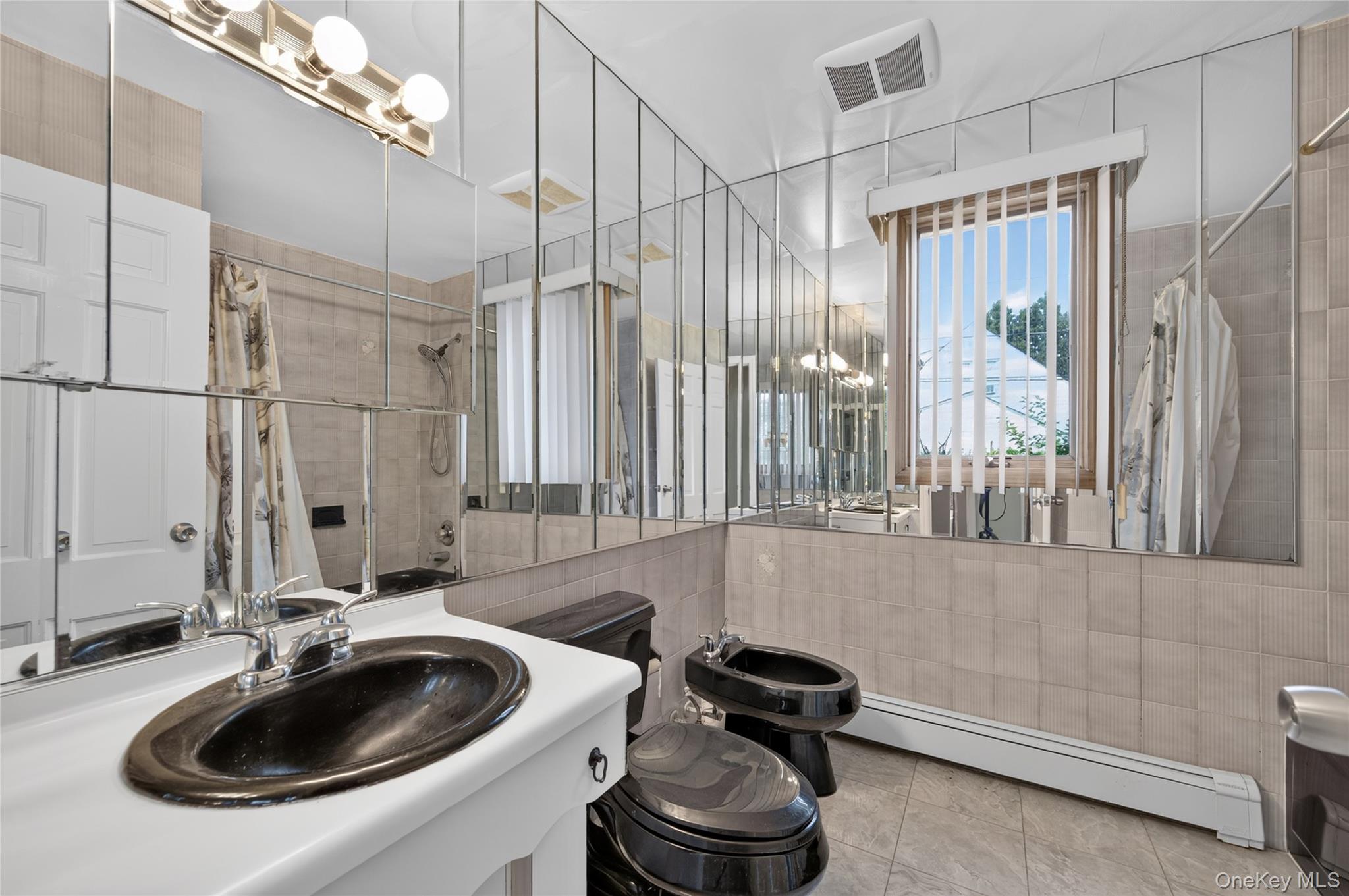  146 Longwood Avenue, Westbury, NY, 11590 - 物件實景