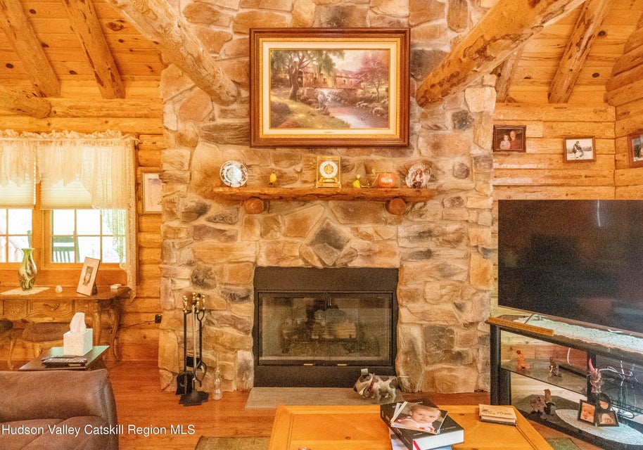 New Paltz, New York, 12561, United States, 3 Bedrooms Bedrooms, ,3 BathroomsBathrooms,Residential,For Sale,1873617