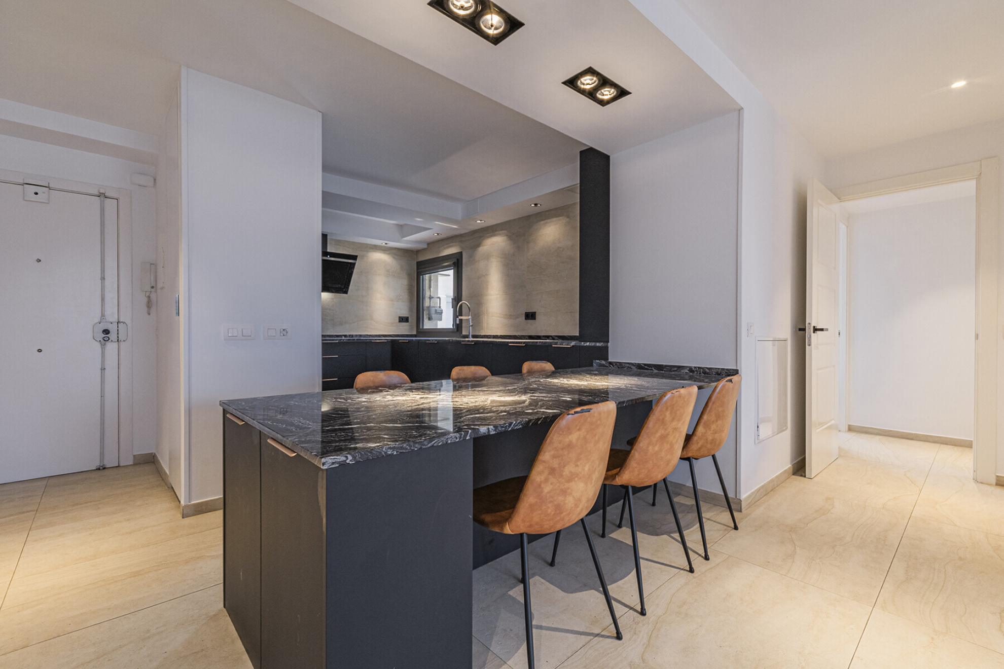  Modern apartment in front of the beach - 物件實景