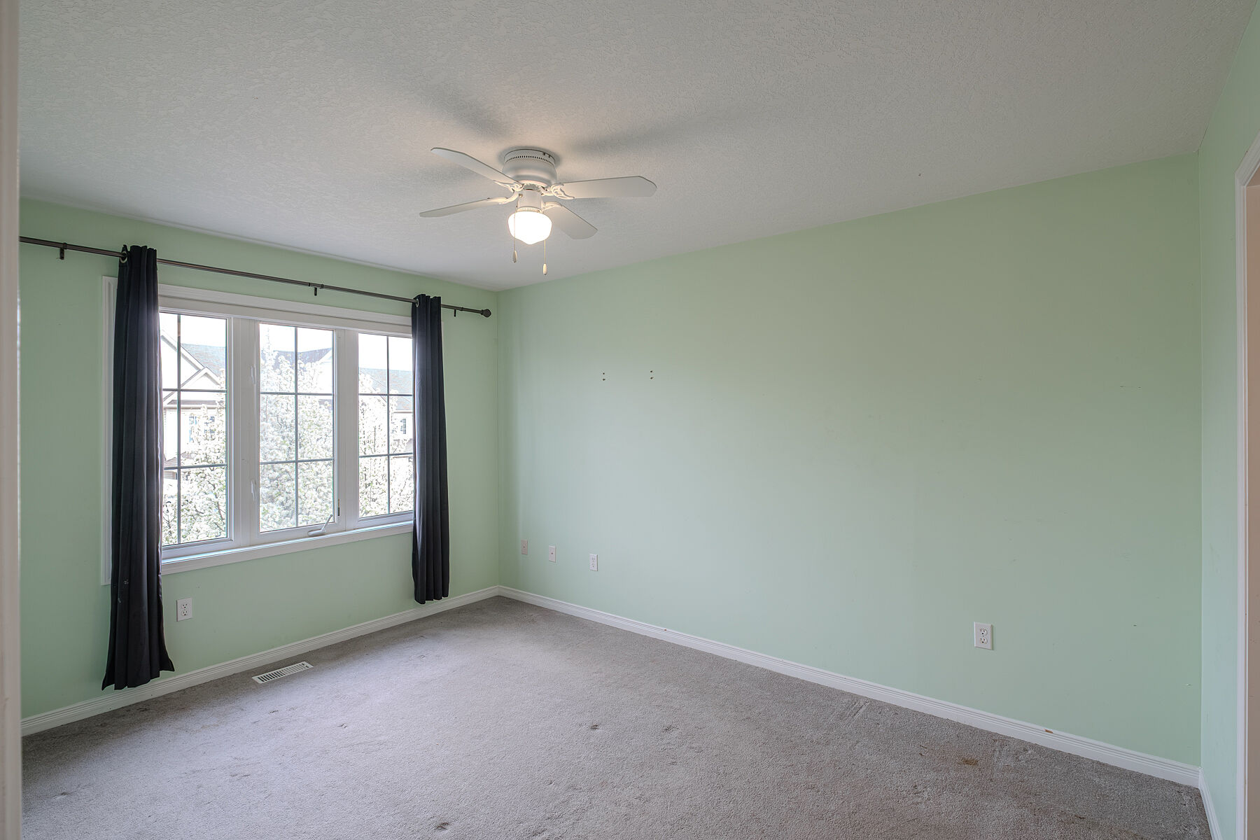  Home in Desirable West Brant - 物件實景