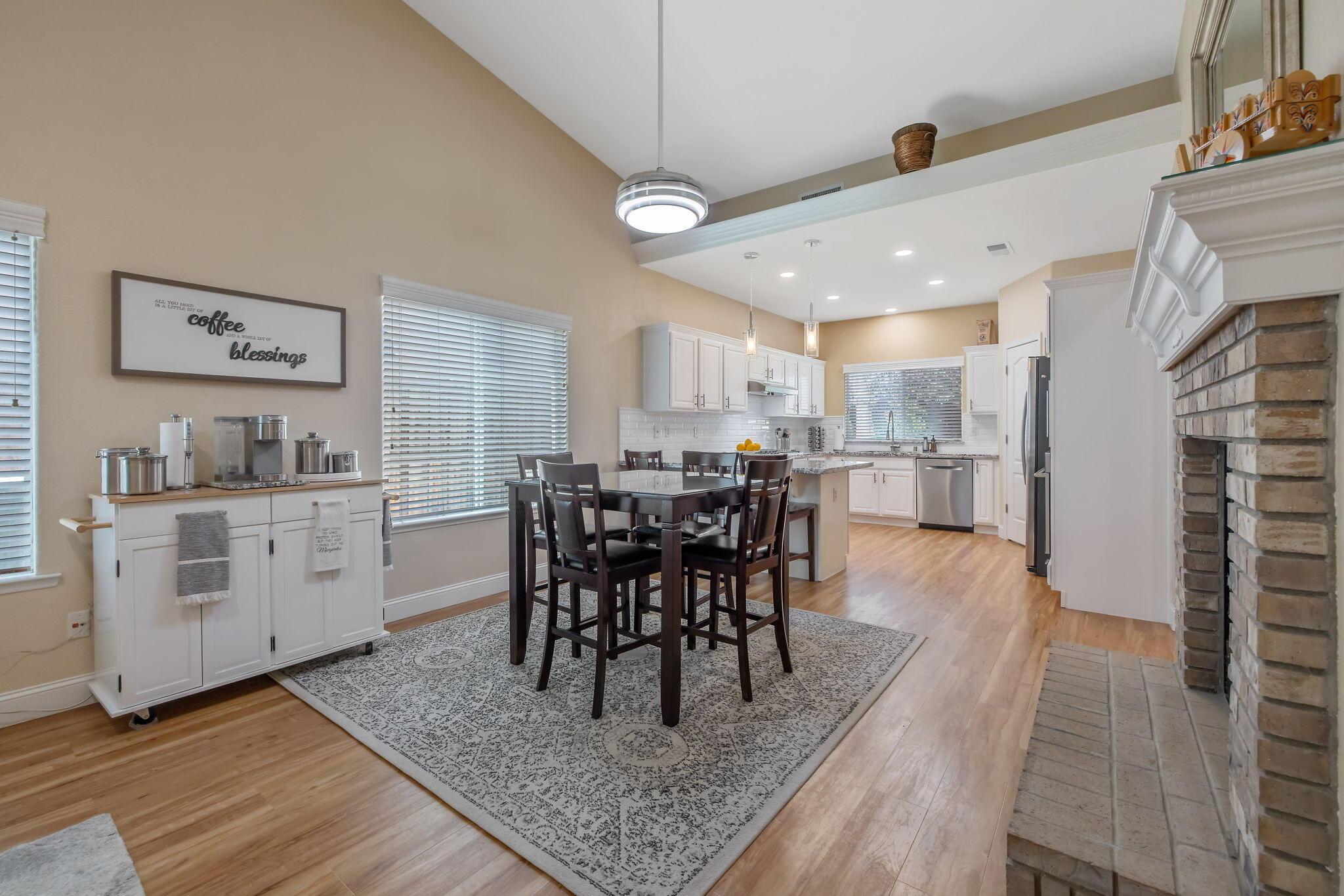 Visalia, California, 93291, United States, 3 Bedrooms Bedrooms, ,2 BathroomsBathrooms,Residential,For Sale,2013807