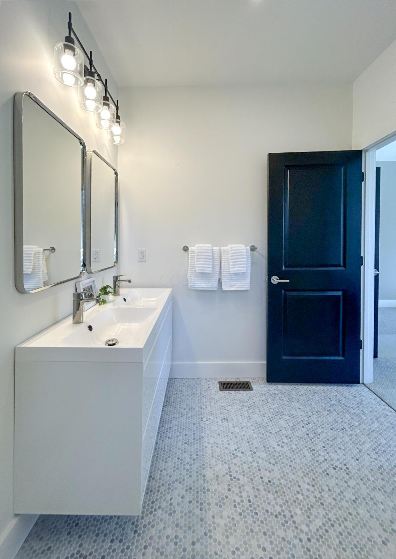 Columbus, Ohio, 43202, United States, 3 Bedrooms Bedrooms, ,3 BathroomsBathrooms,Residential,For Sale,1947098