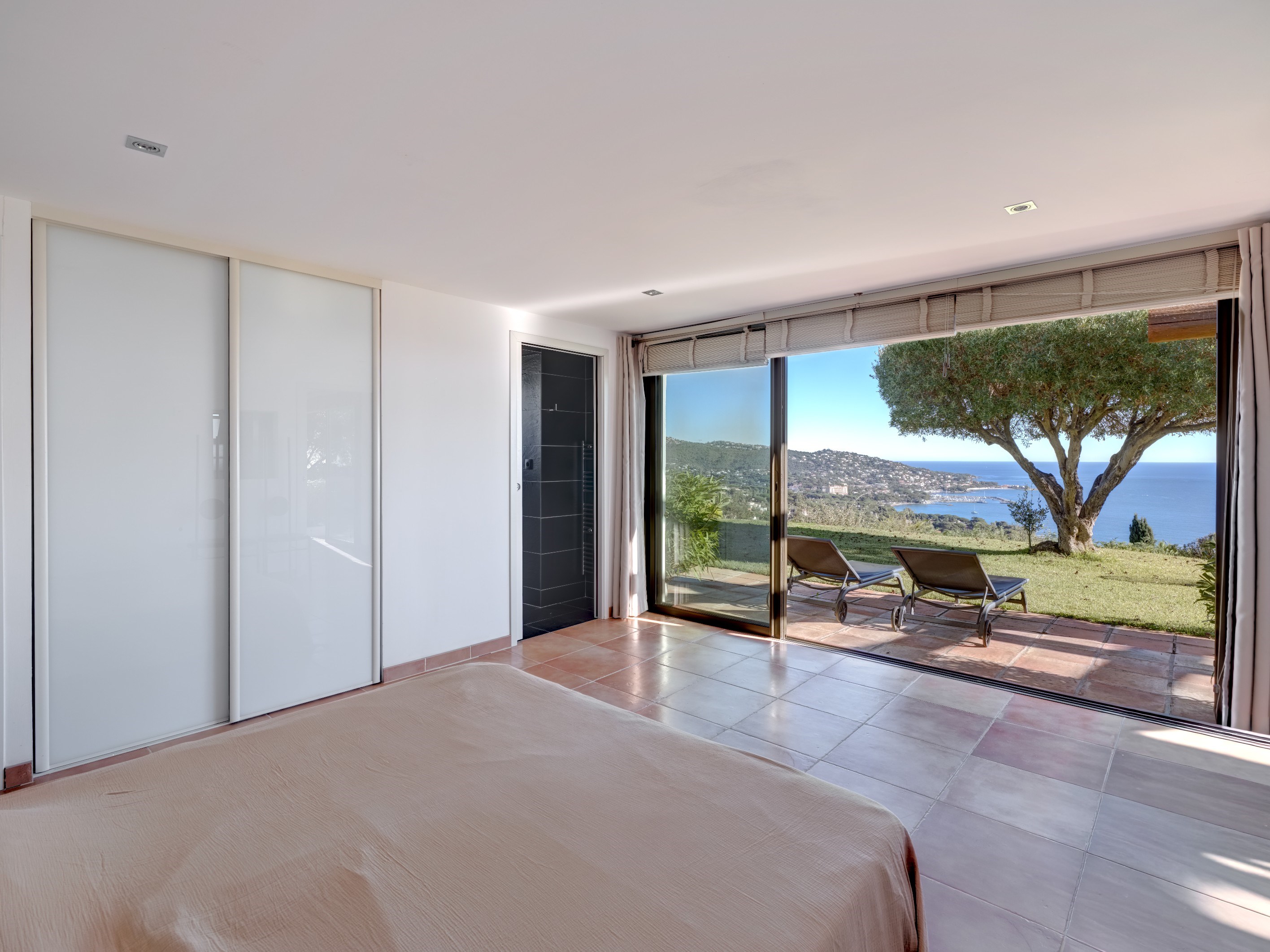  Contemporary villa with panoramic sea view for sale in Sainte-Maxime - 物件實景