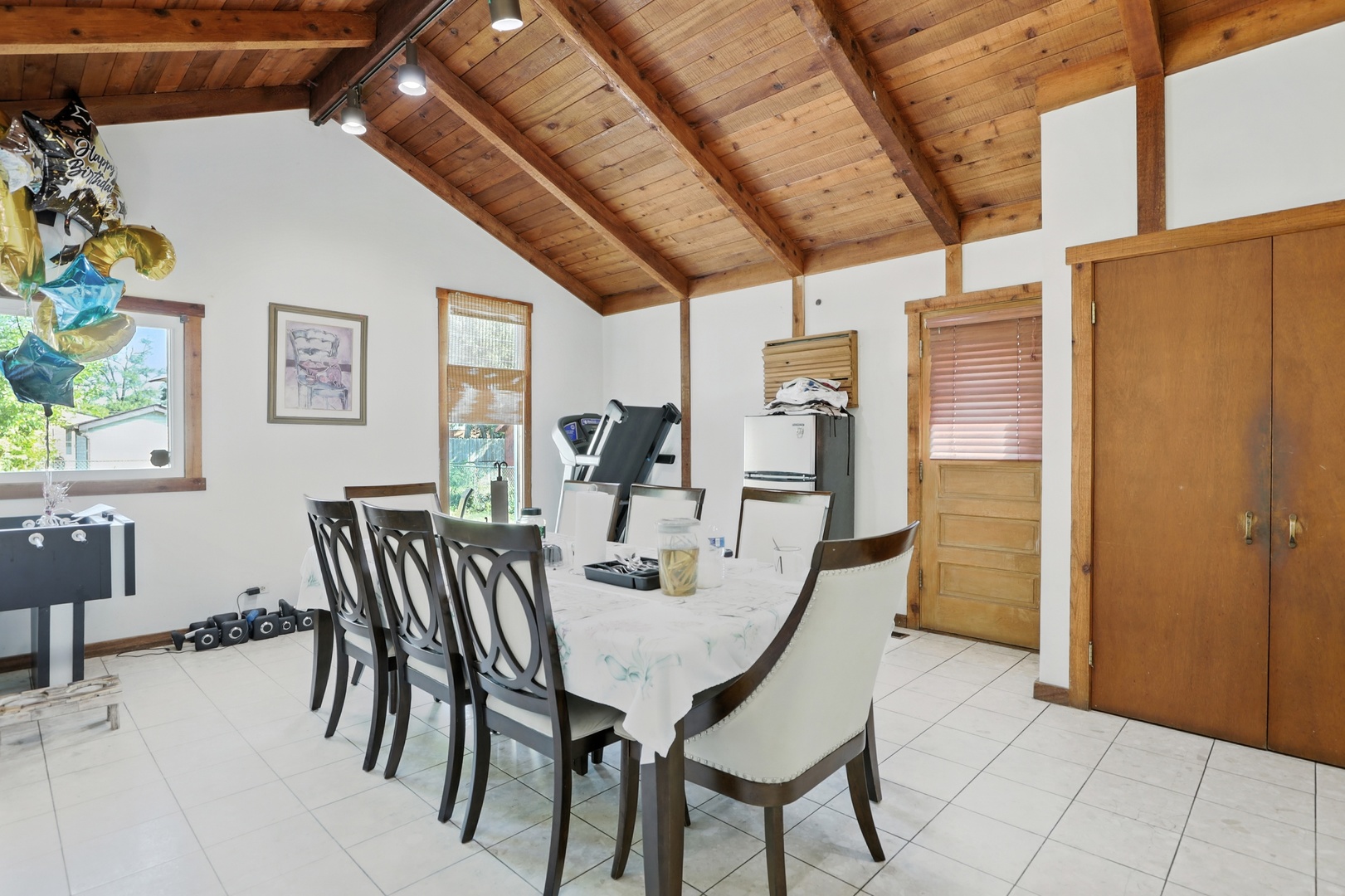 Lincolnwood, Illinois, 60712, United States, 3 Bedrooms Bedrooms, ,2 BathroomsBathrooms,Residential,For Sale,1951315