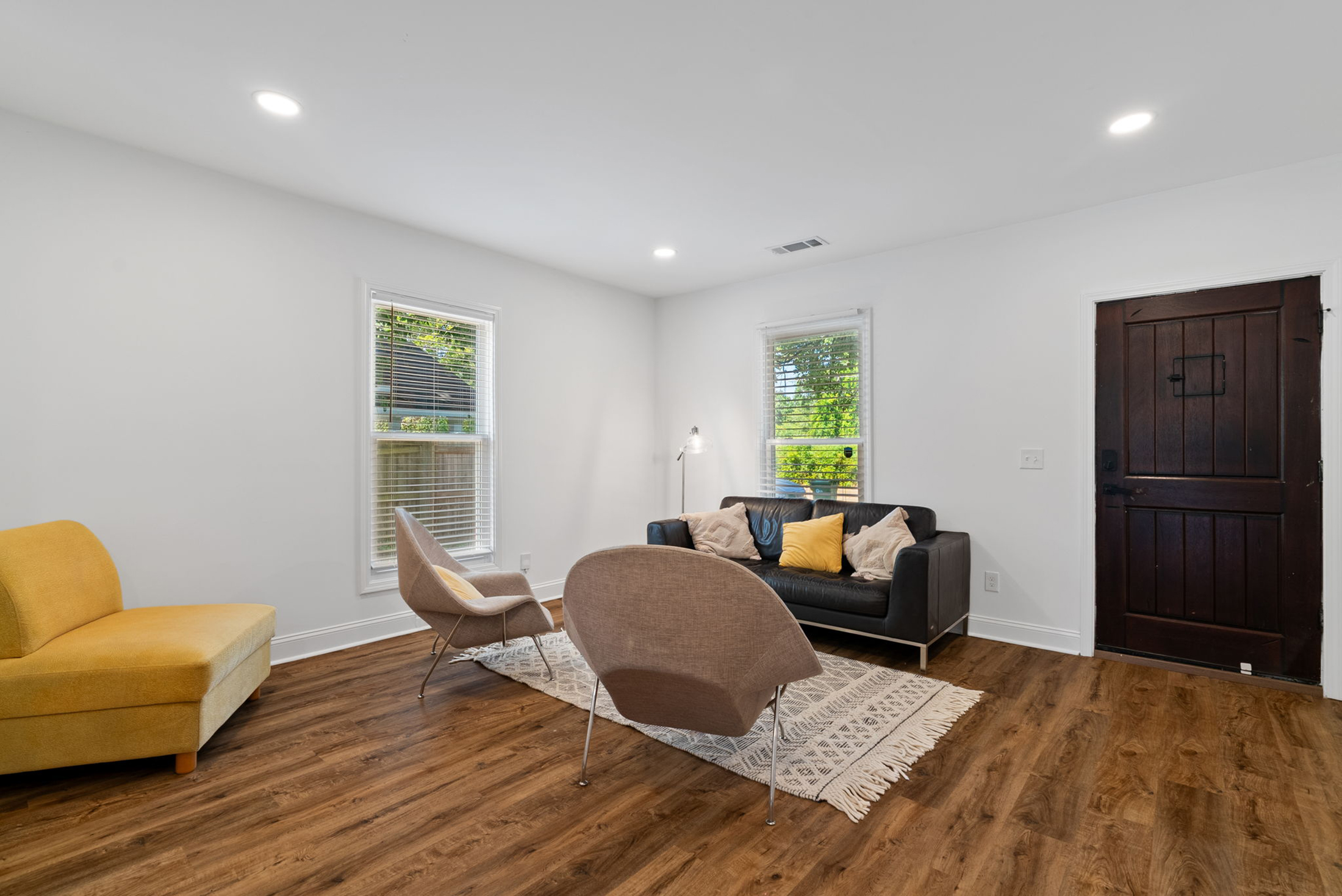  Completely Renovated and Move-In Ready Bungalow - 物件實景