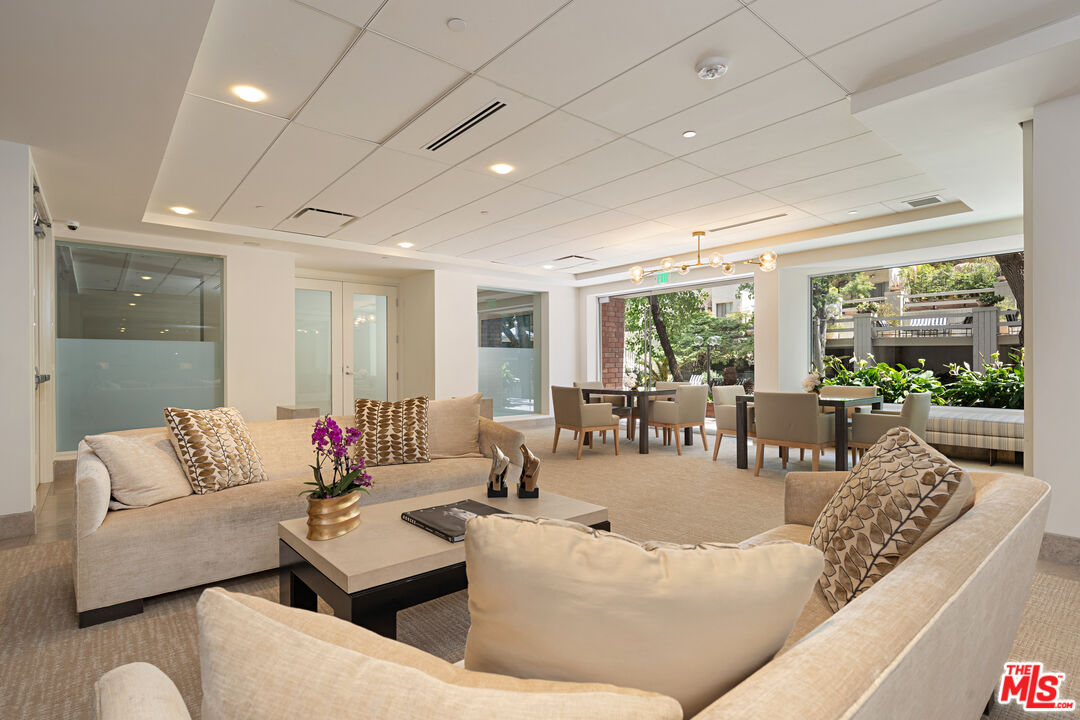 Los Angeles, California, 90024, United States, 2 Bedrooms Bedrooms, ,1 BathroomBathrooms,Residential,For Sale,1948814