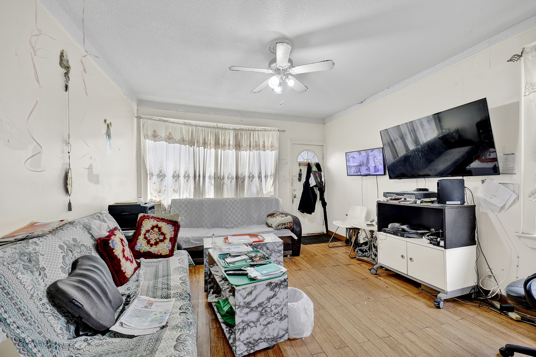 Brooklyn, New York, 11235, United States, 6 Bedrooms Bedrooms, ,3 BathroomsBathrooms,Residential,For Sale,1830542