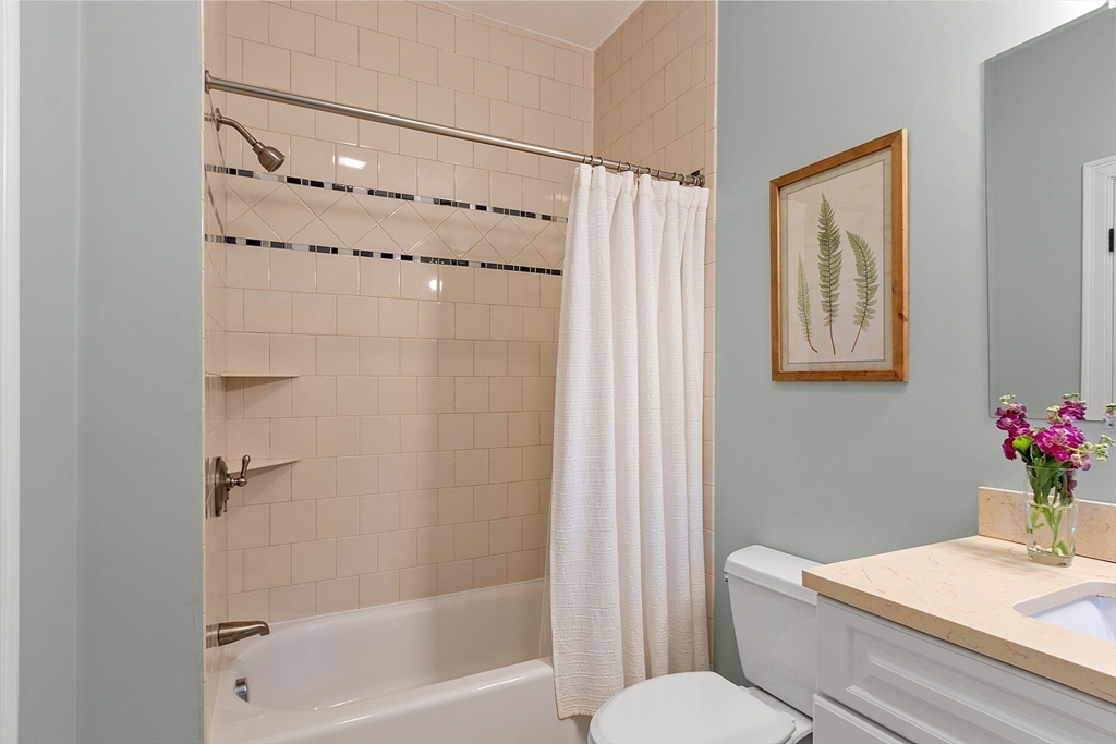 Andover, Massachusetts, 01810, United States, 2 Bedrooms Bedrooms, ,1 BathroomBathrooms,Residential,For Sale,1941591