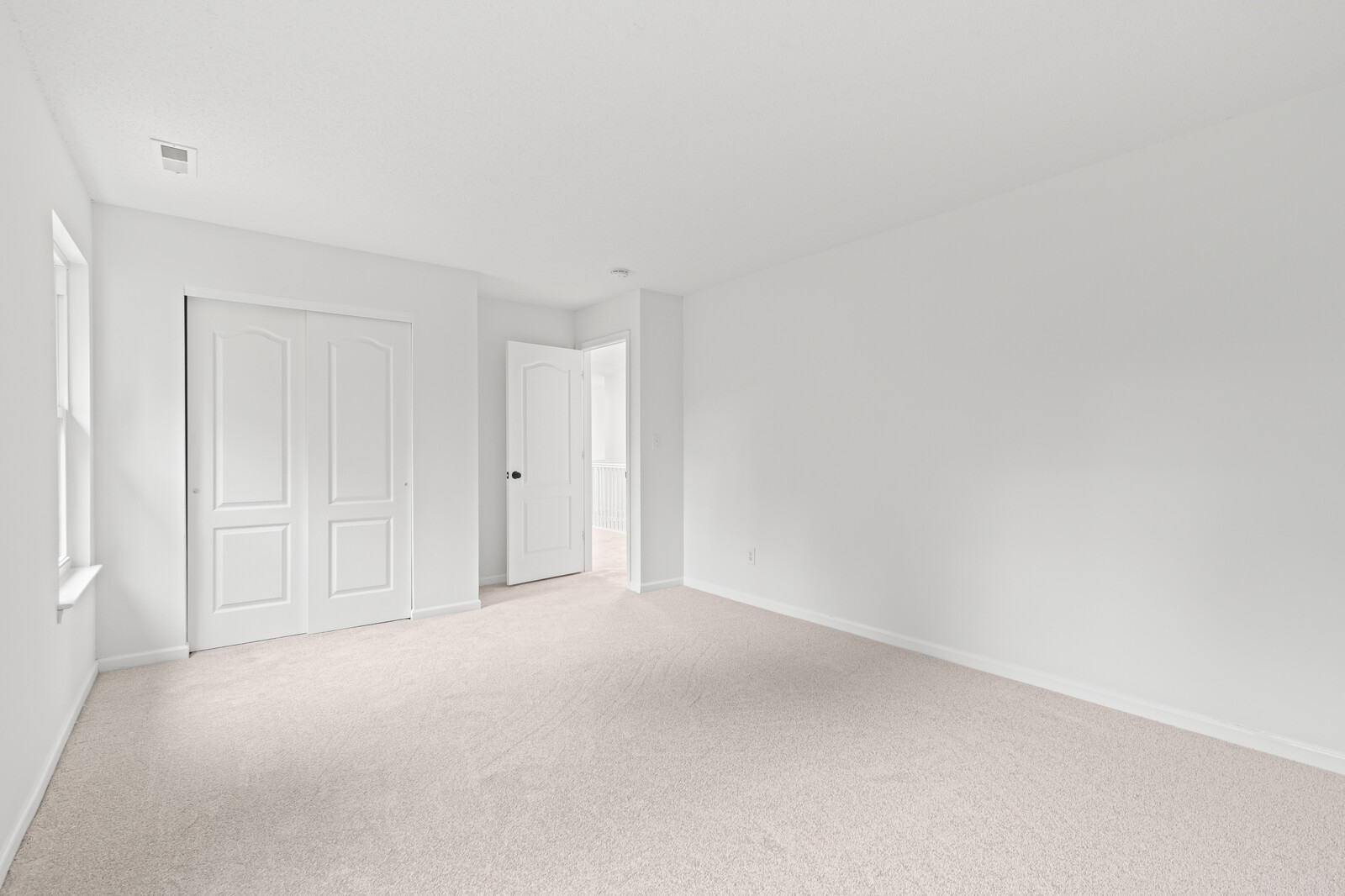 Newport News, Virginia, 23602-8360, United States, 5 Bedrooms Bedrooms, ,3 BathroomsBathrooms,Residential,For Sale,1938191
