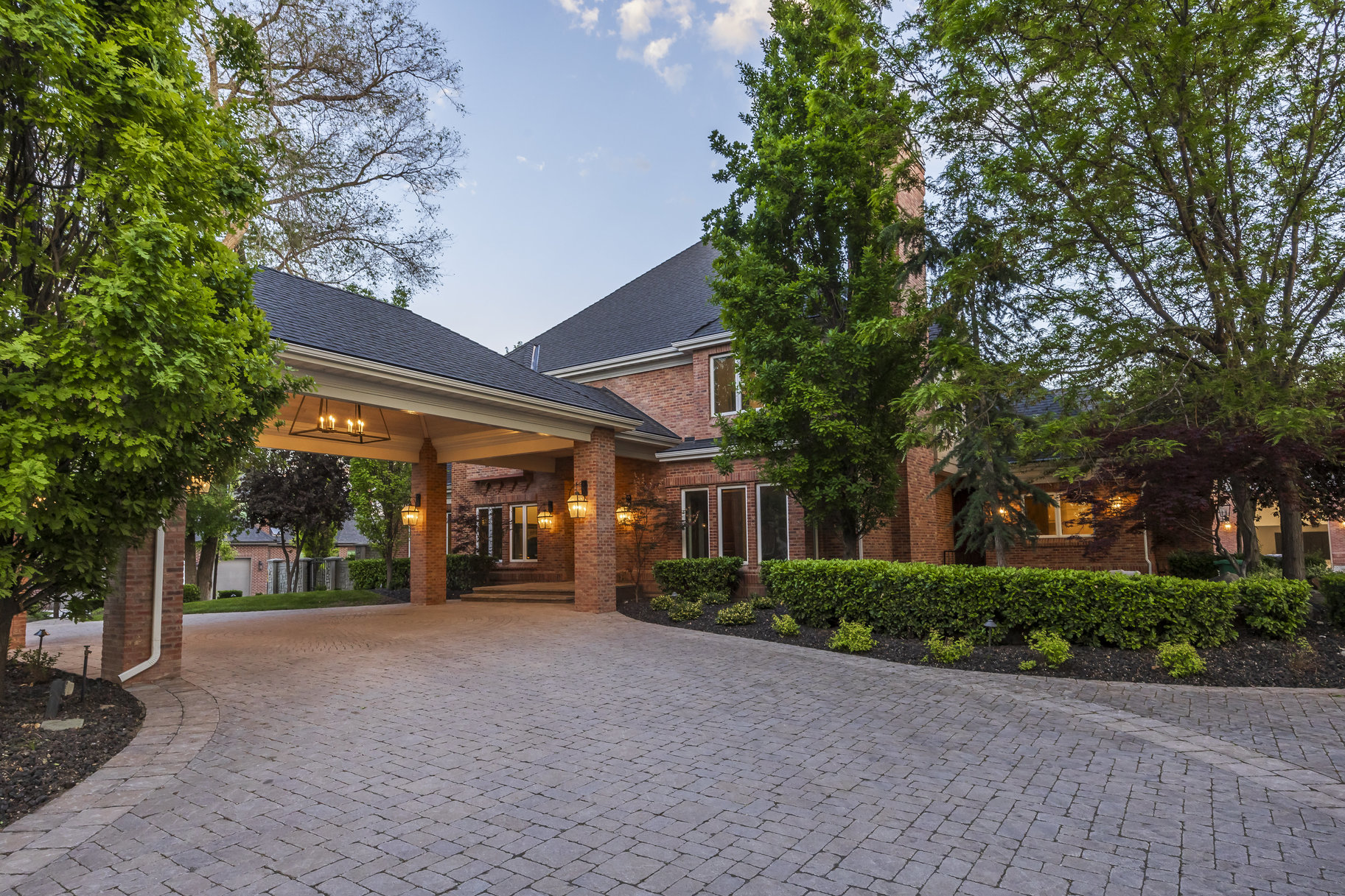  Gated West Jordan 2 Story Estate with 10 Car Garage and Swimming Pool - 物件實景