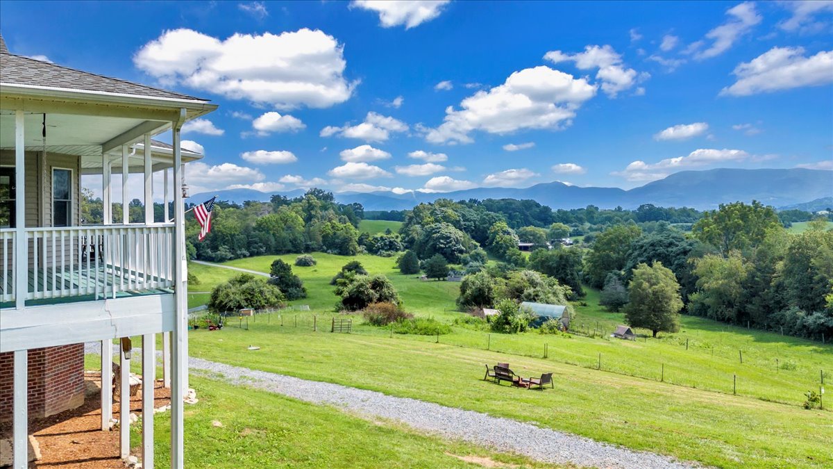 Buchanan, Virginia, 24066, United States, 5 Bedrooms Bedrooms, ,4 BathroomsBathrooms,Residential,For Sale,1900741