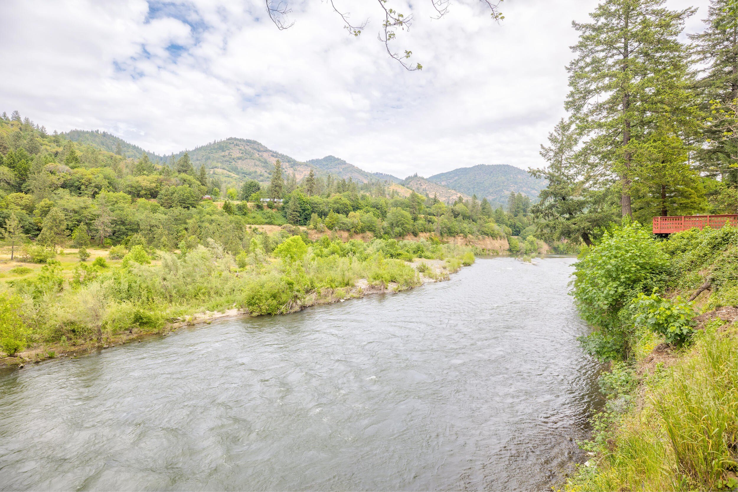 Grants Pass, Oregon, 97527, United States, 3 Bedrooms Bedrooms, ,3 BathroomsBathrooms,Residential,For Sale,1822817