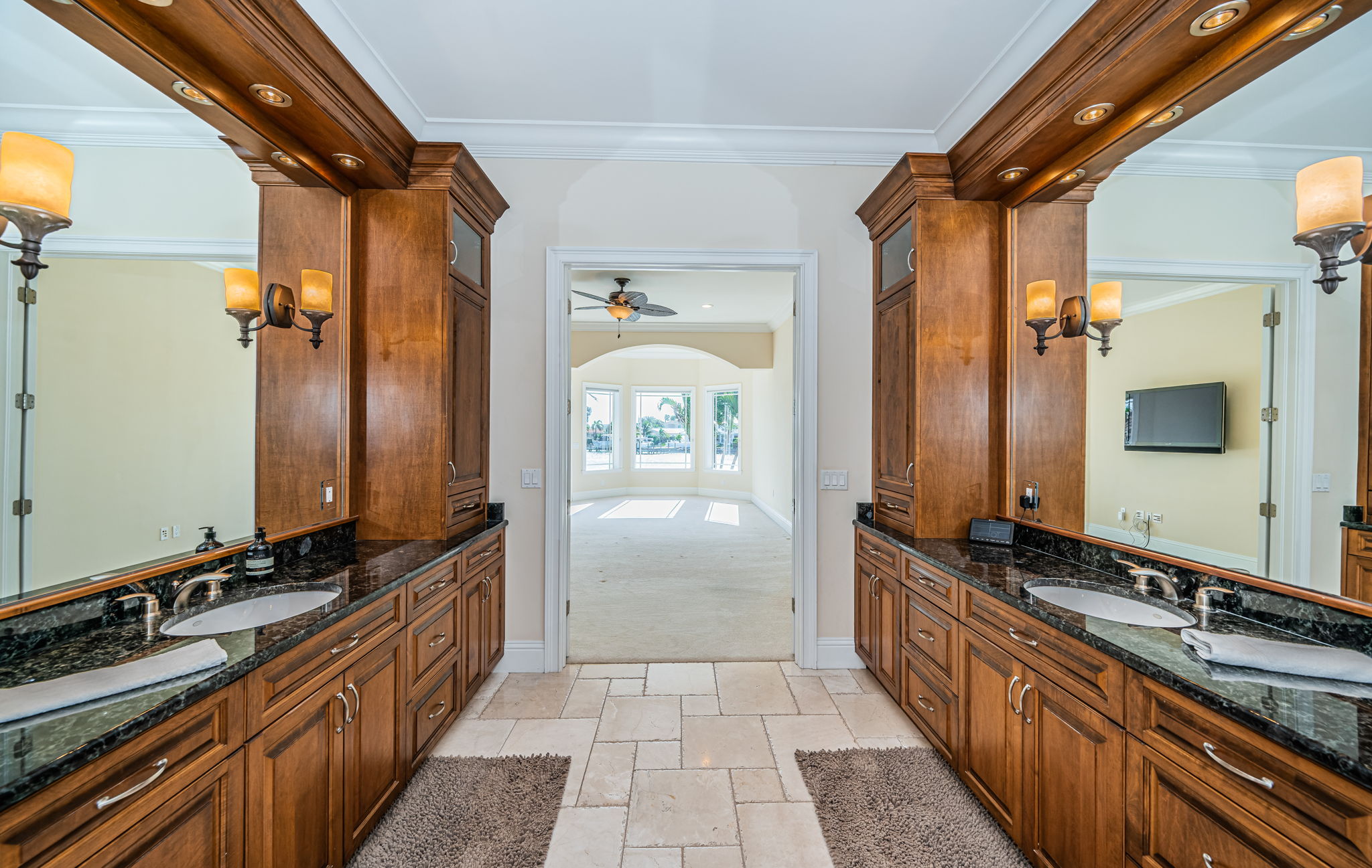 St Petersburg, Florida, 33707, United States, 5 Bedrooms Bedrooms, ,5 BathroomsBathrooms,Residential,For Sale,2006025