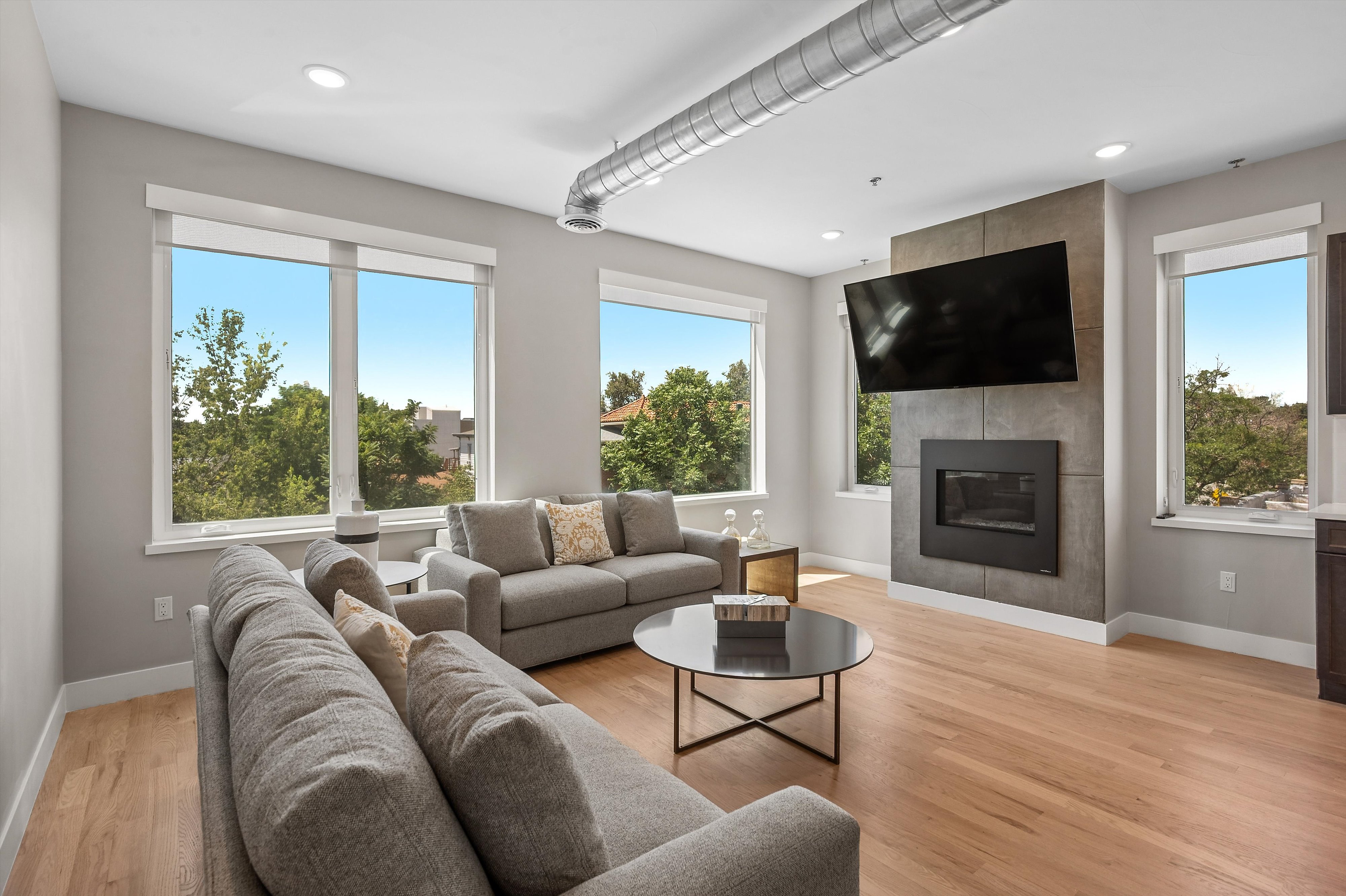  Condo Perched Above Jefferson Park with Rooftop Deck - 物件實景