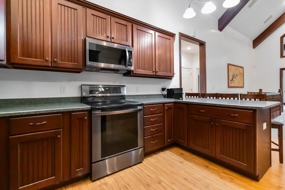 Burnside, Kentucky, 42519, United States, 5 Bedrooms Bedrooms, ,4 BathroomsBathrooms,Residential,For Sale,1978974