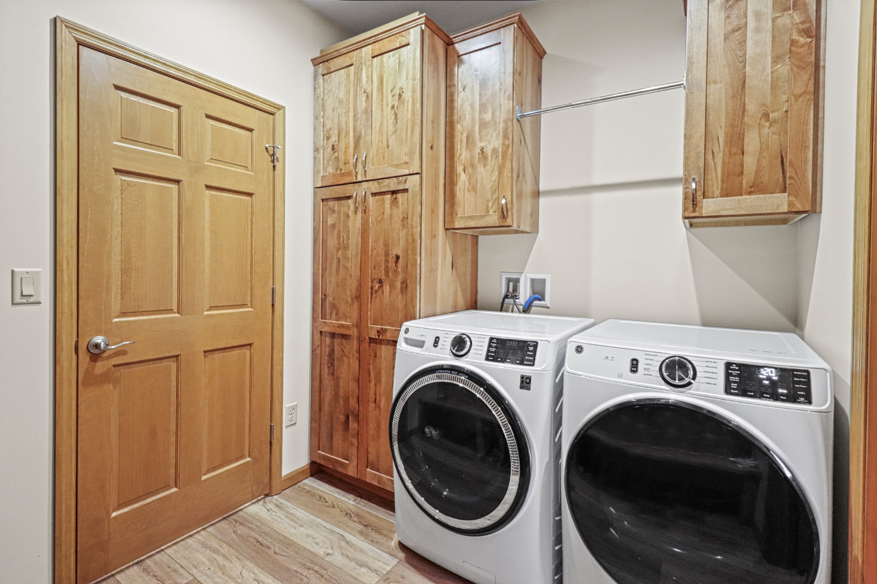 Marenisco, Wisconsin, 49947, United States, 4 Bedrooms Bedrooms, ,4 BathroomsBathrooms,Residential,For Sale,1984446