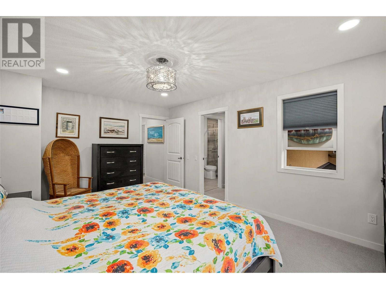 KELOWNA, British Columbia, V1V 2W3, CA, 4 Bedrooms Bedrooms, ,3 BathroomsBathrooms,Residential,For Sale,1882700
