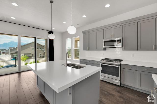 Lehi, Utah, 84043, United States, 3 Bedrooms Bedrooms, ,3 BathroomsBathrooms,Residential,For Sale,1975119