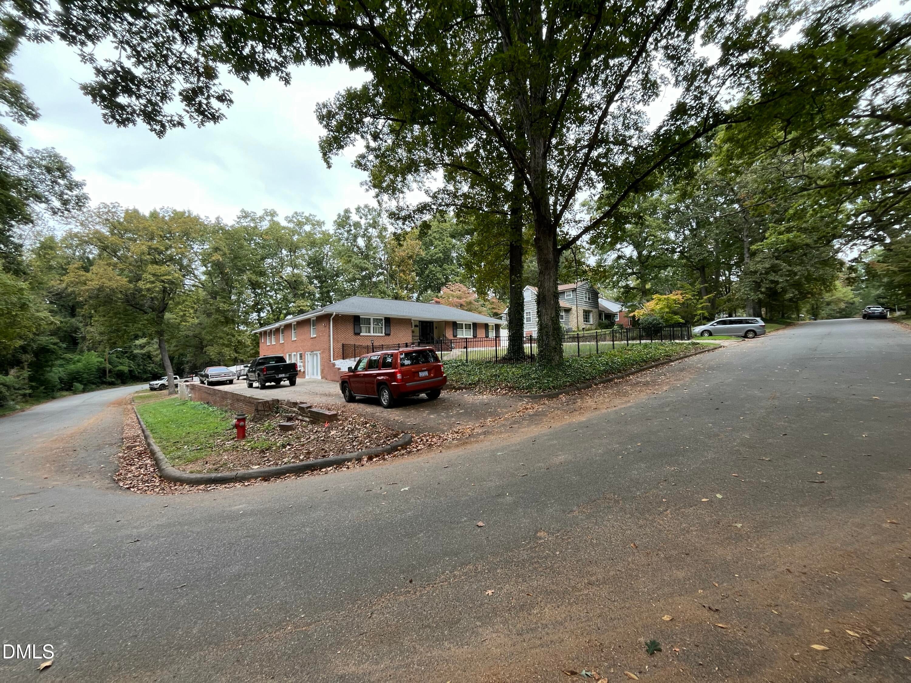 Burlington, North Carolina, 27215, United States, 6 Bedrooms Bedrooms, ,5 BathroomsBathrooms,Residential,For Sale,1999831