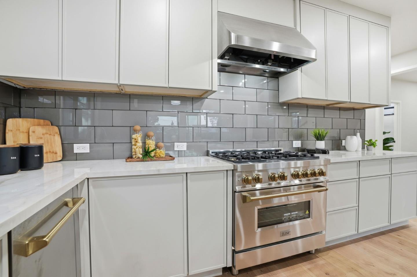 San Carlos, California, 94070, United States, 4 Bedrooms Bedrooms, ,4 BathroomsBathrooms,Residential,For Sale,1989305