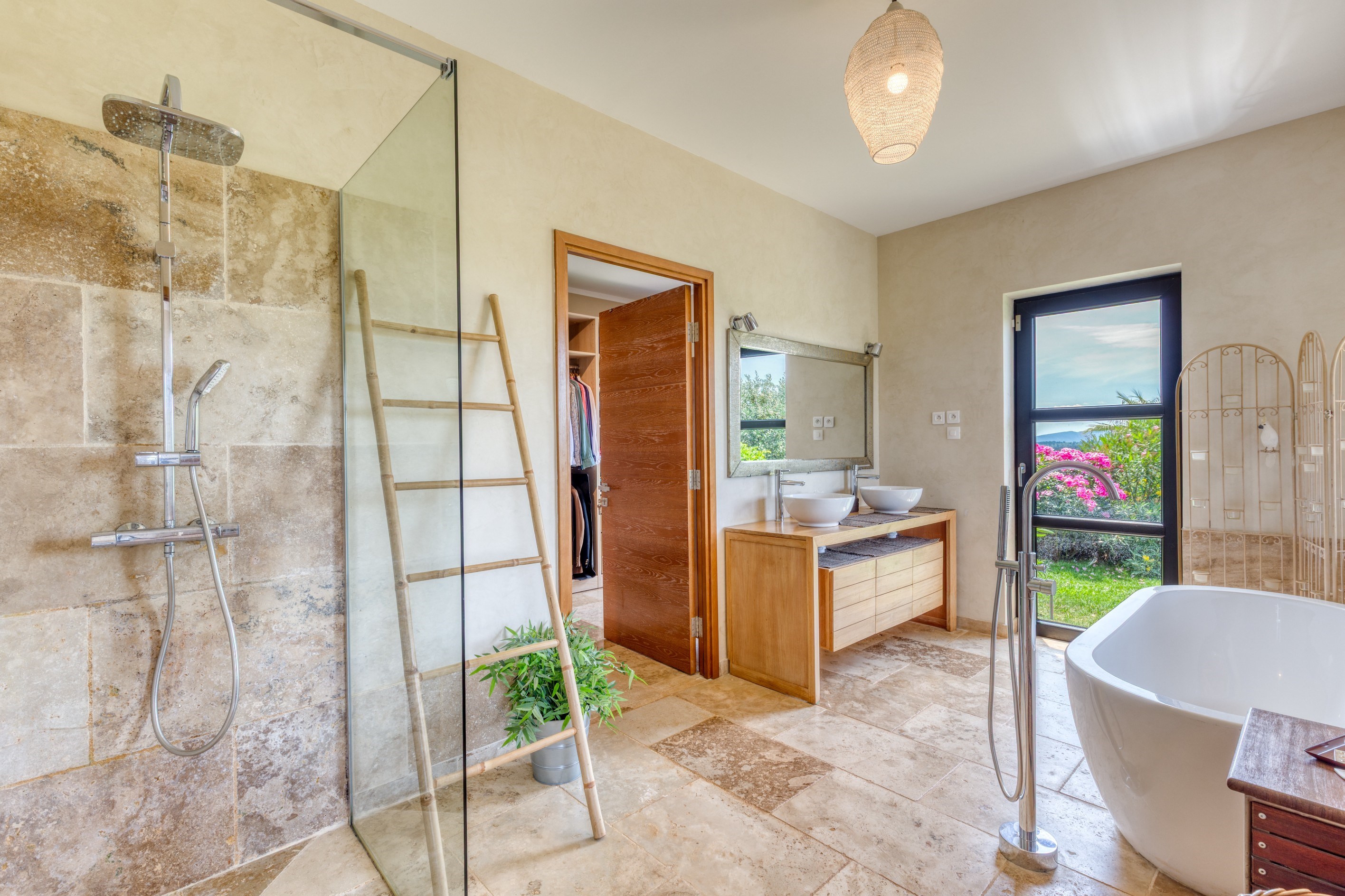  Single-Level Villa with Panoramic Views. - 物件實景