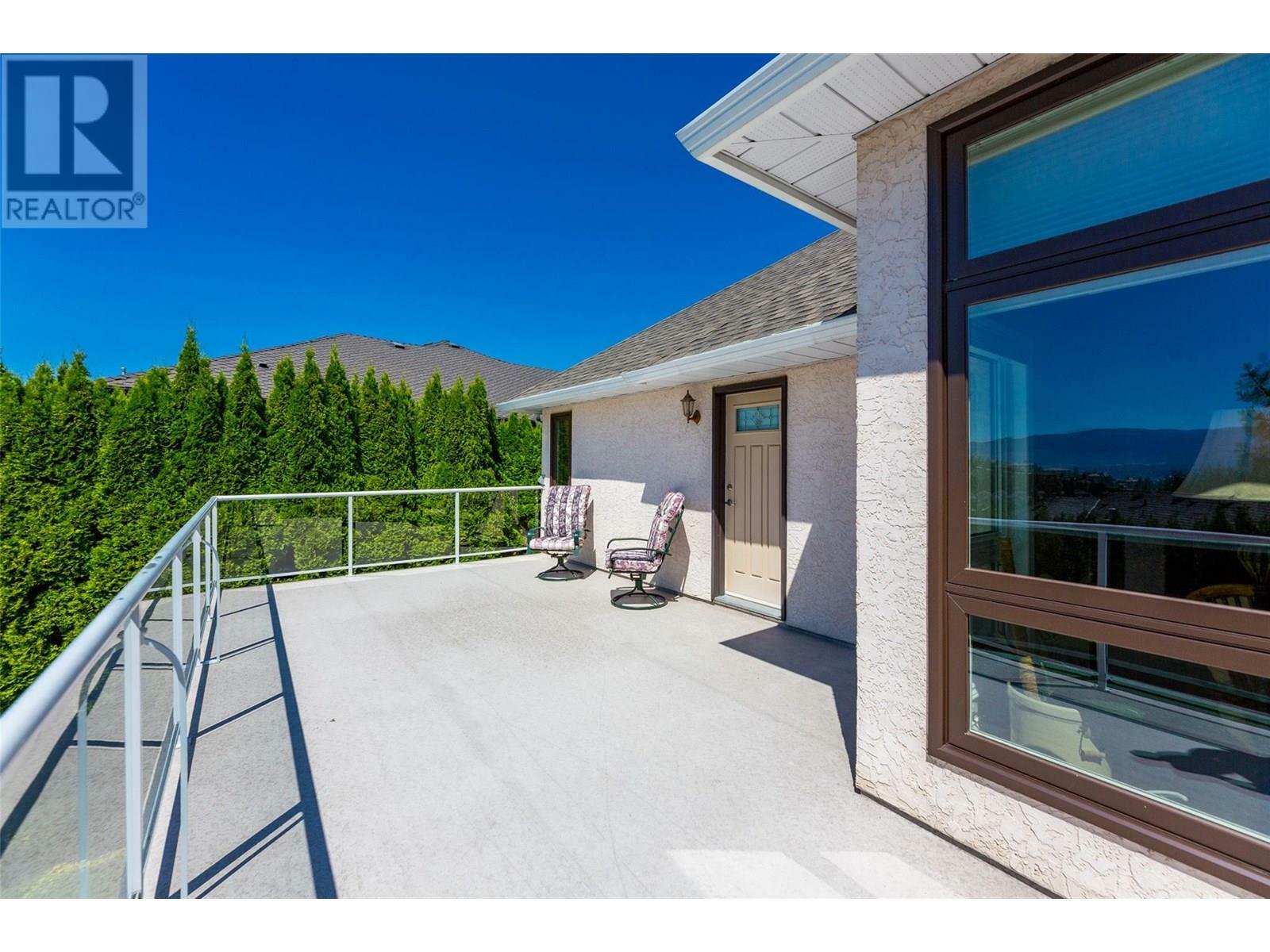 KELOWNA, British Columbia, V1V 1W2, CA, 4 Bedrooms Bedrooms, ,3 BathroomsBathrooms,Residential,For Sale,1882323