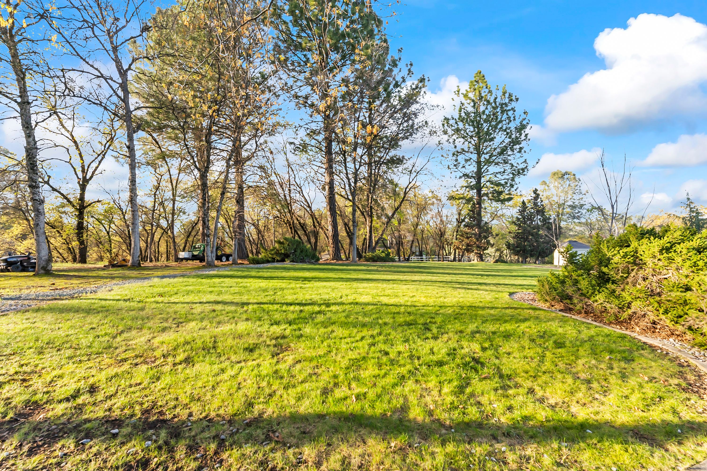  River Views • Pool • A Striking Estate That Makes a Statement - 物件實景