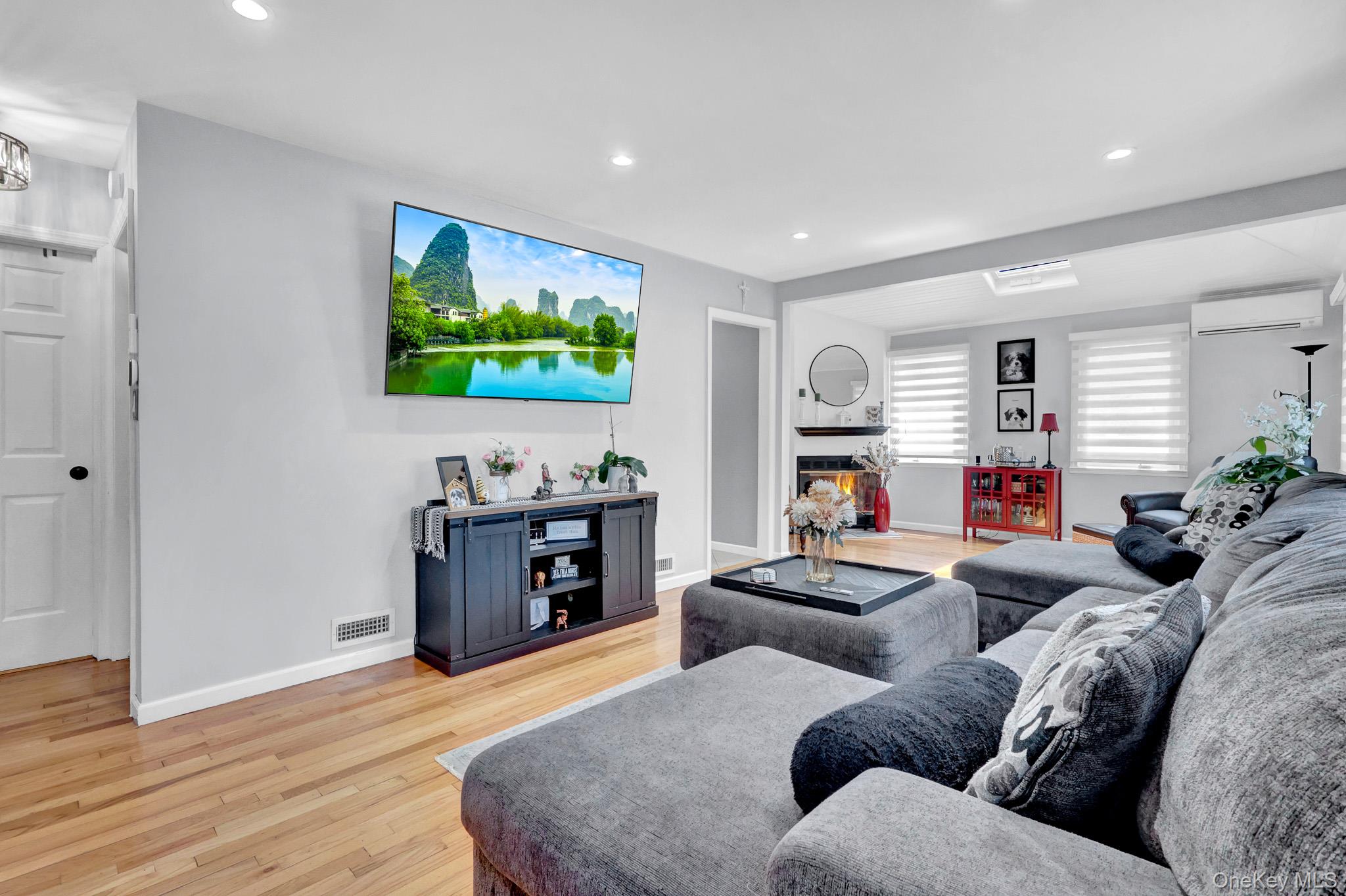  31 Locust Avenue E, Farmingdale, NY, 11735 - 物件實景