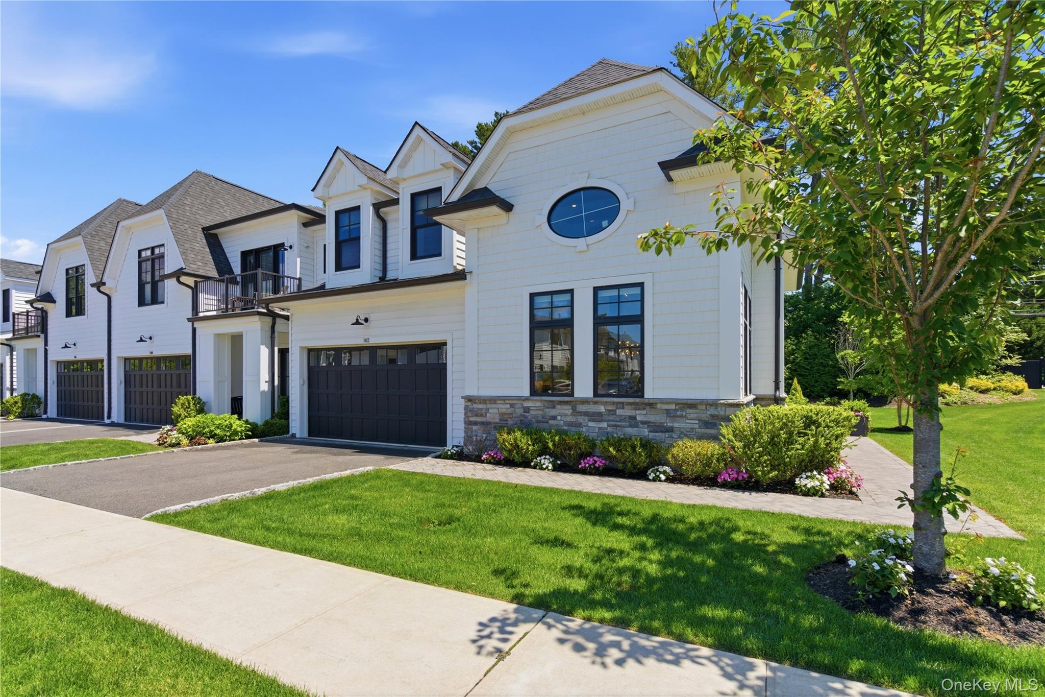  102 Three Ponds Lane E, Woodbury, NY, 11797 - 物件實景