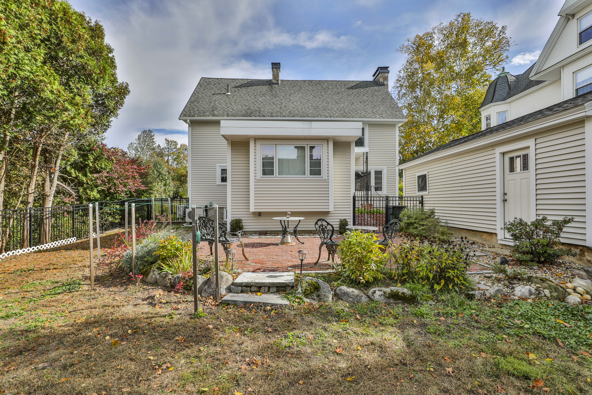 Manchester, New Hampshire, 03104, United States, 3 Bedrooms Bedrooms, ,2 BathroomsBathrooms,Residential,For Sale,1975563