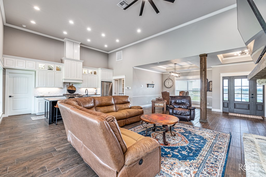 San Angelo, Texas, 76904, United States, 4 Bedrooms Bedrooms, ,3 BathroomsBathrooms,Residential,For Sale,1941771
