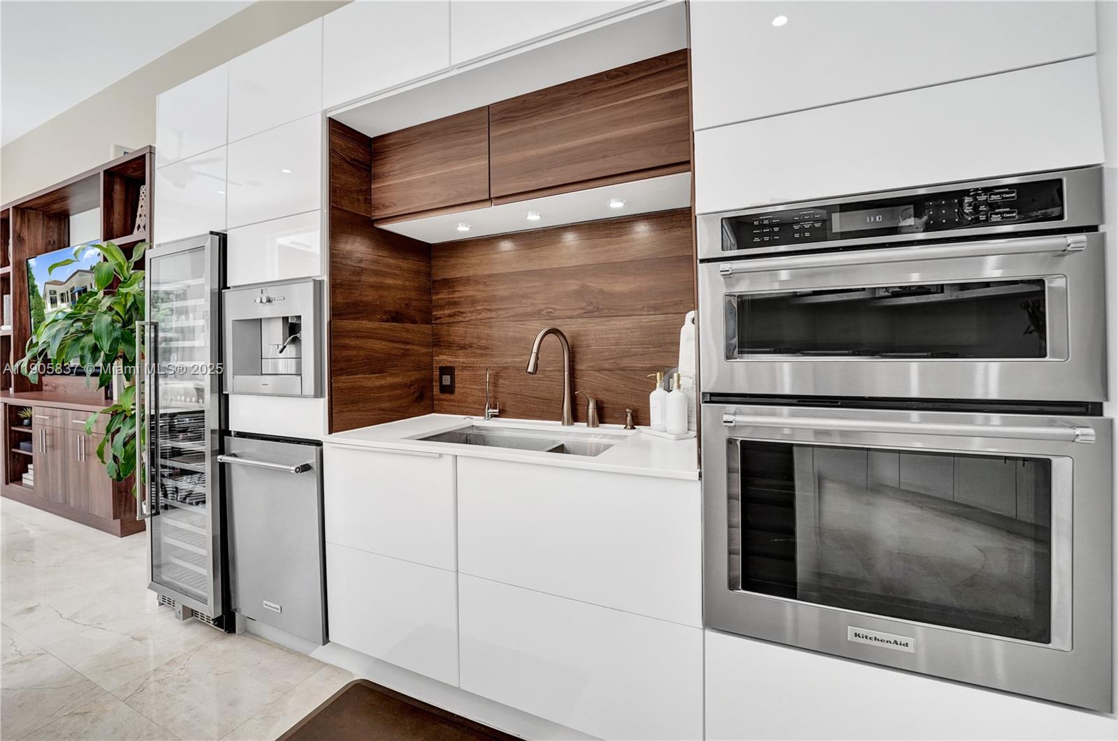 Weston, Florida, 33327, United States, 5 Bedrooms Bedrooms, ,3 BathroomsBathrooms,Residential,For Sale,1991859