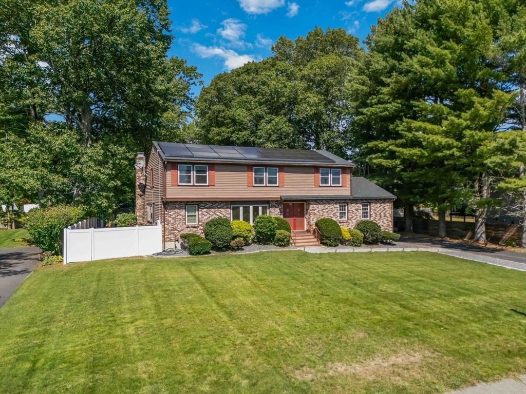 Natick, Massachusetts, 01760, United States, 4 Bedrooms Bedrooms, ,4 BathroomsBathrooms,Residential,For Sale,1950853