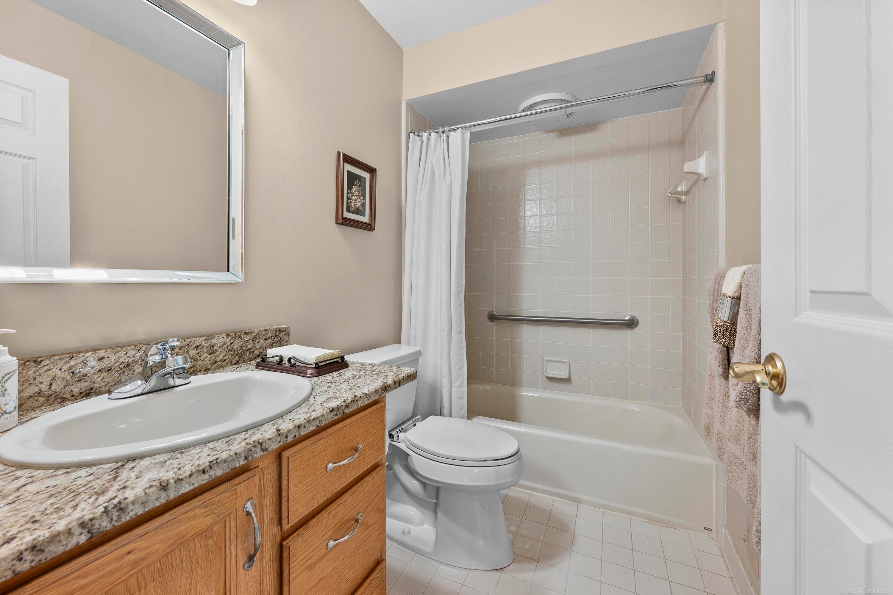 Rochester Hills, Michigan, 48307, United States, 2 Bedrooms Bedrooms, ,4 BathroomsBathrooms,Residential,For Sale,1980077