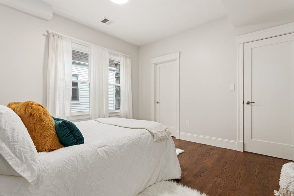 Somerville, Massachusetts, 02144, United States, 2 Bedrooms Bedrooms, ,2 BathroomsBathrooms,Residential,For Sale,1921483