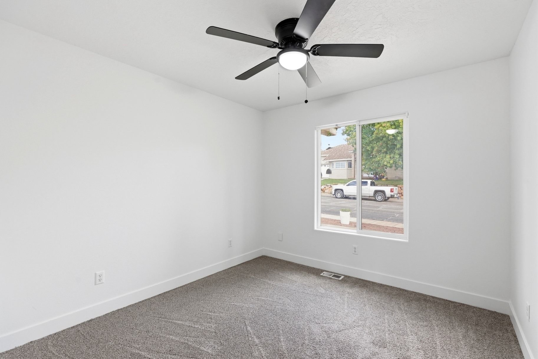  NO HOA 3Bed, 2Bath, 2.5 Car Garage Rv Parking, New Flooring and Paint - 物件實景