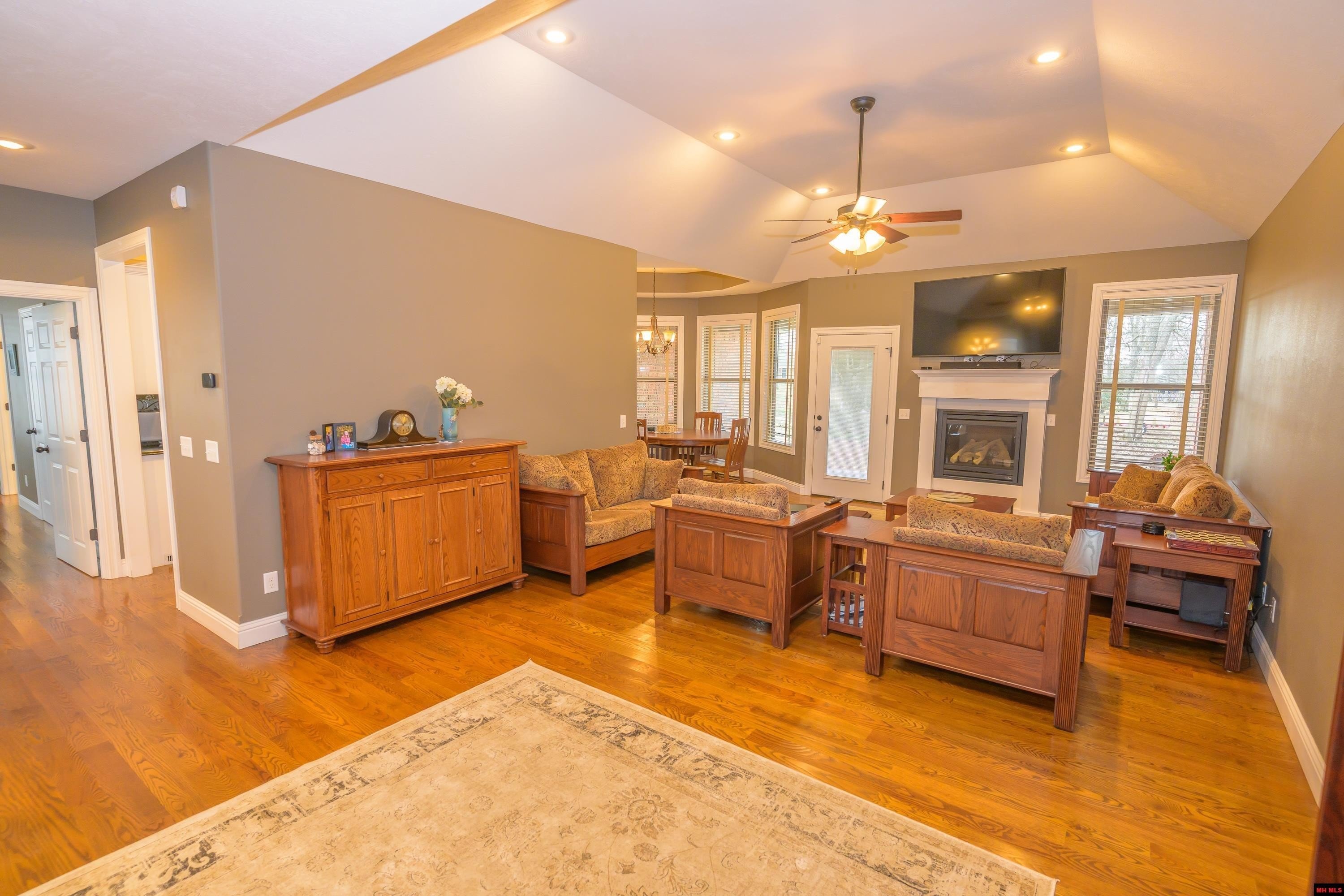 Mountain Home, Arkansas, 72653, United States, 3 Bedrooms Bedrooms, ,2 BathroomsBathrooms,Residential,For Sale,2033184