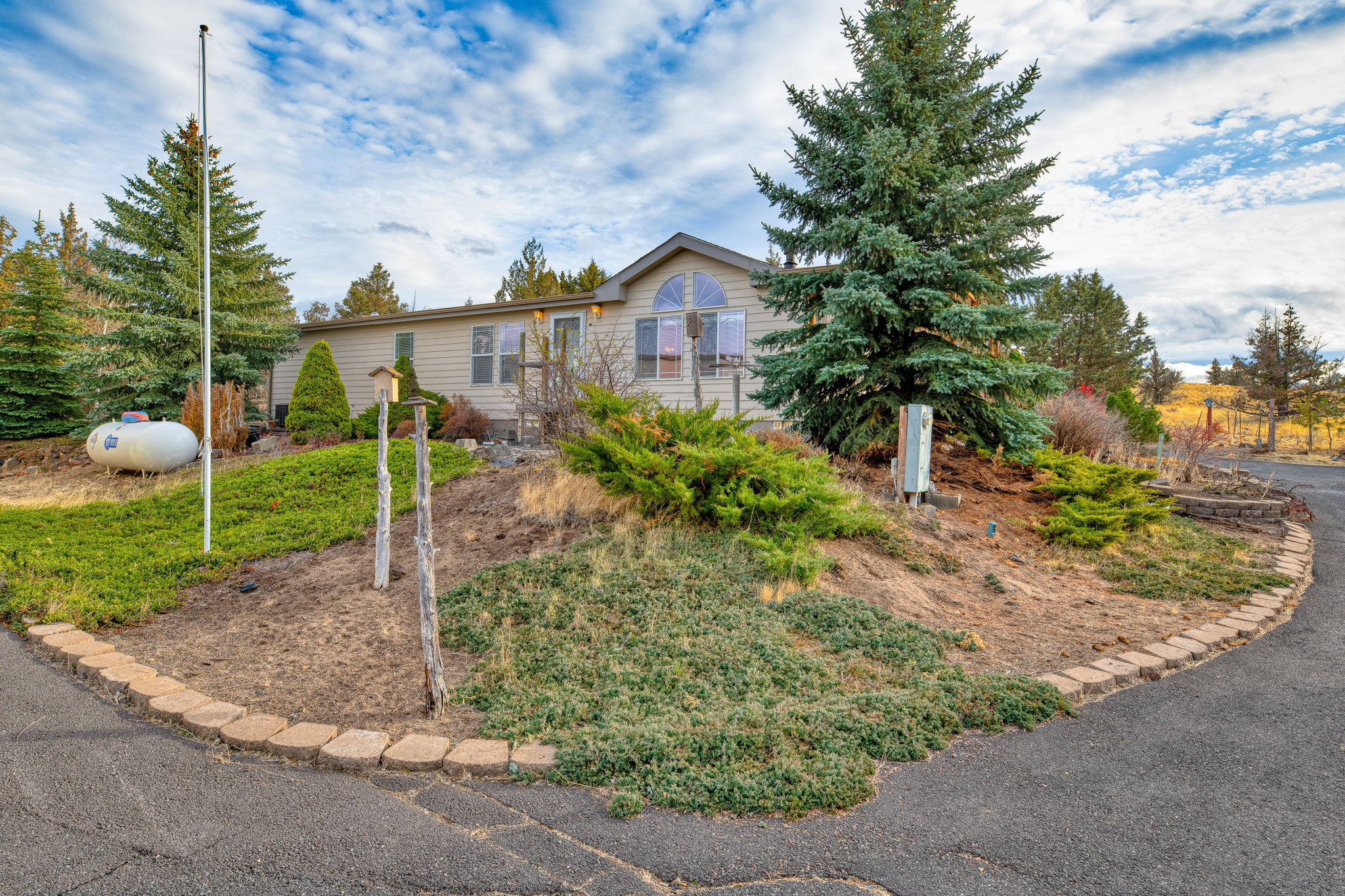 5459 SE Pawnee Lp., Prineville, Oregon, 97754, United States, 3 Bedrooms Bedrooms, ,2 BathroomsBathrooms,Residential,For Sale,5459 SE Pawnee Lp.,1658566