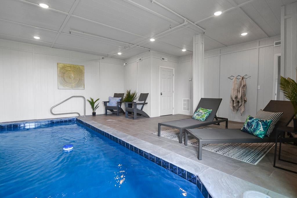 Sevierville, Tennessee, 37862, United States, 3 Bedrooms Bedrooms, ,7 BathroomsBathrooms,Residential,For Sale,1914651