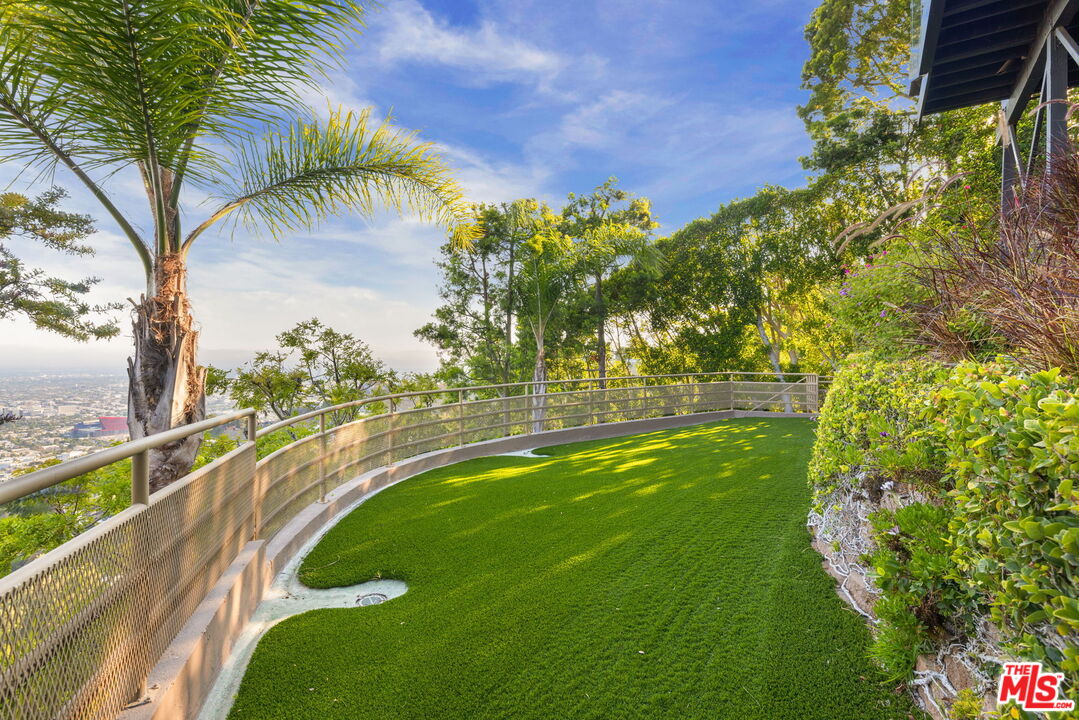 Los Angeles, California, 90046, United States, 3 Bedrooms Bedrooms, ,3 BathroomsBathrooms,Residential,For Sale,1908229