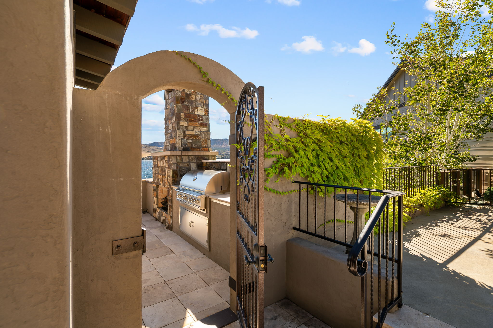  Waterfront Tuscan Estate - 物件實景