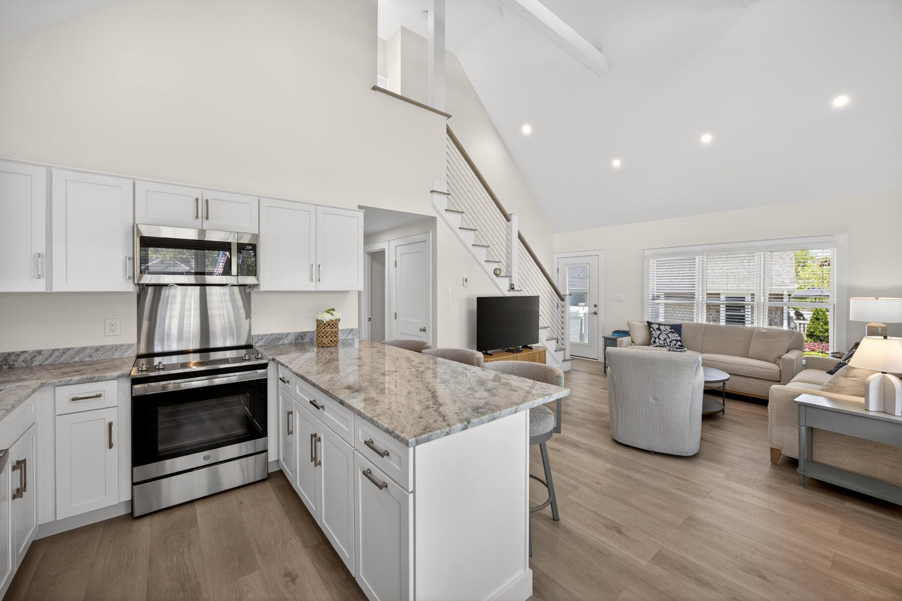  245 Edgewater Drive E - 物件實景