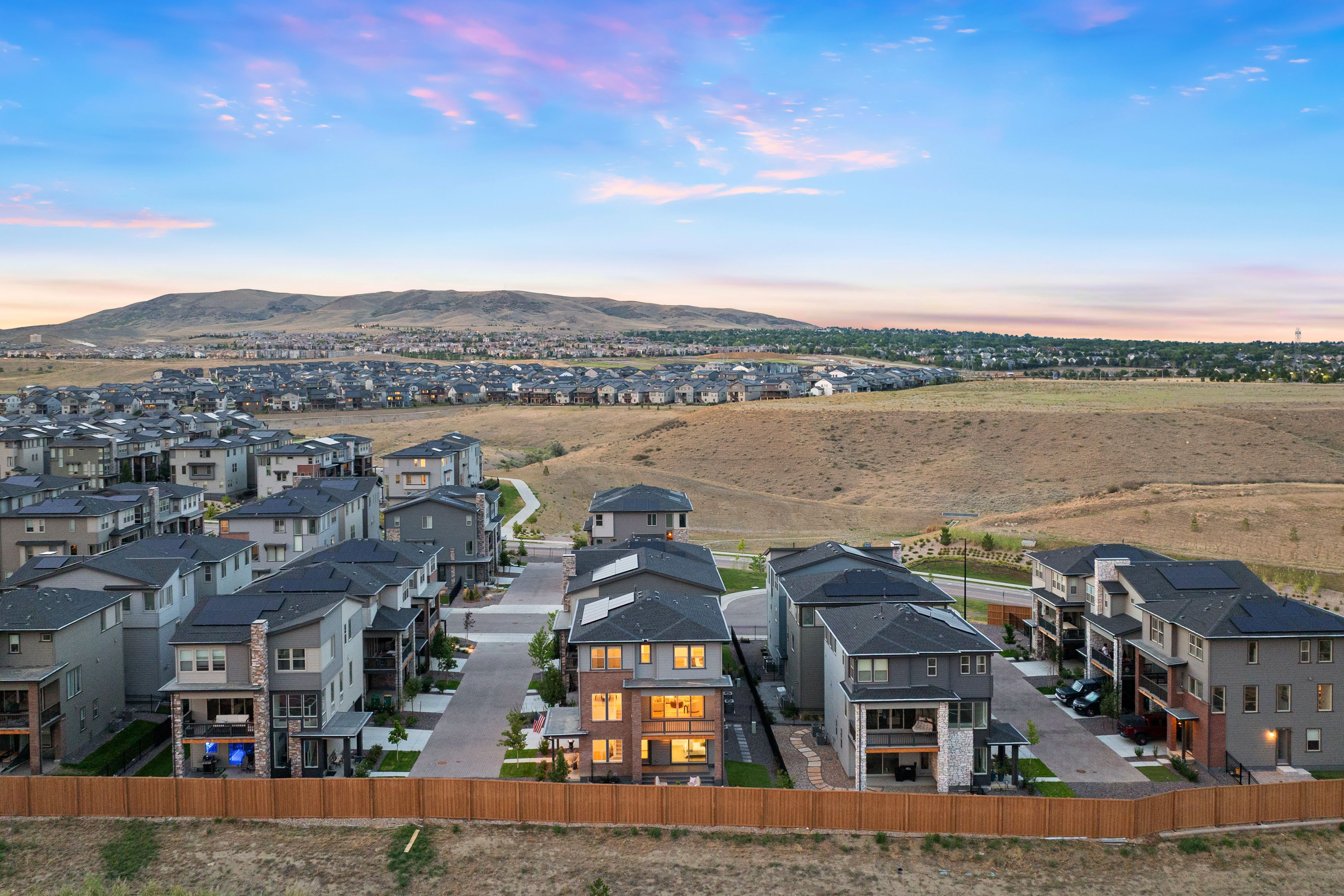 Elevated Colorado Living with 180° Mountain & Reservoir Views - 物件實景