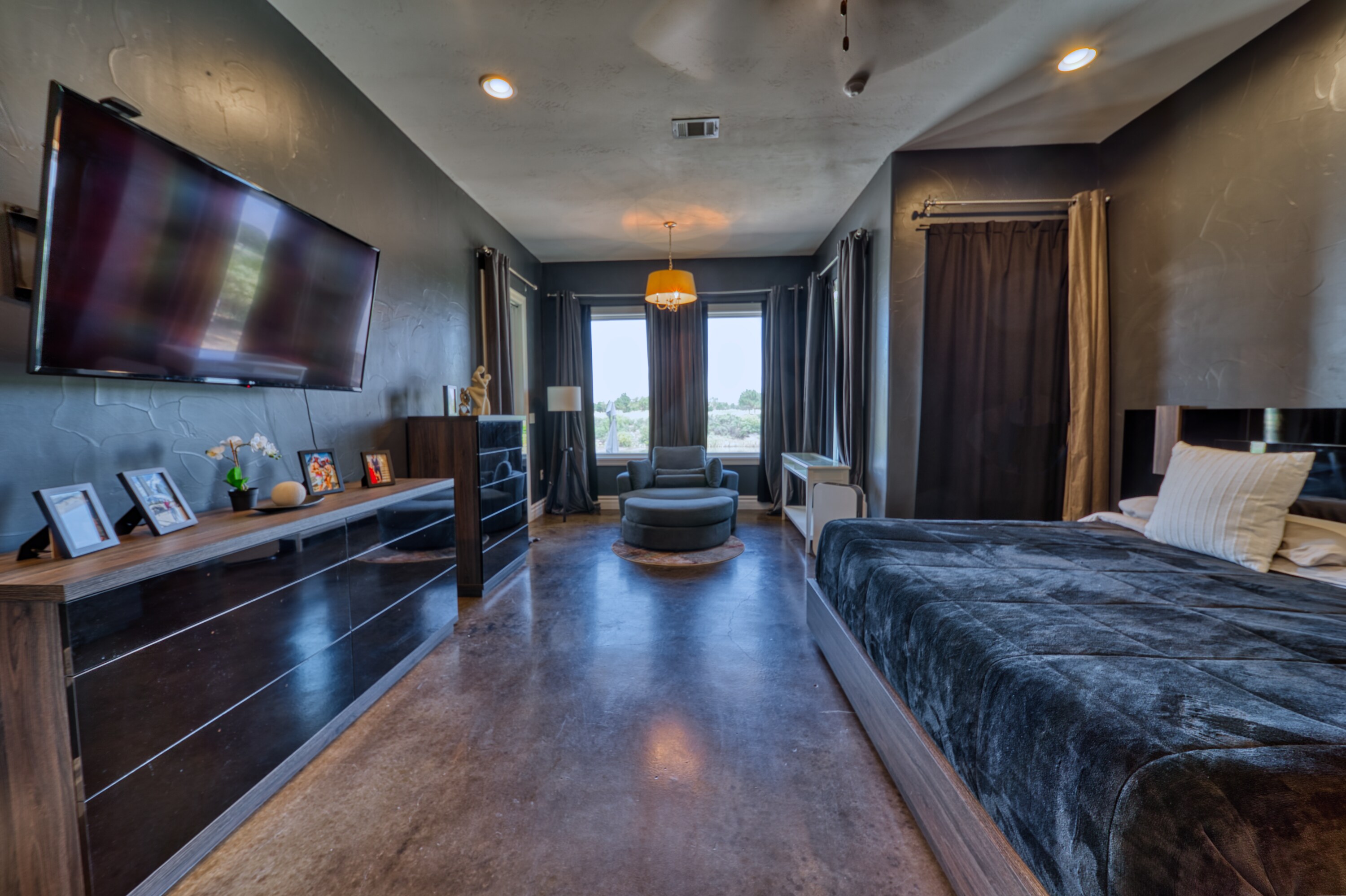 Carlsbad, New Mexico, 88220, United States, 5 Bedrooms Bedrooms, ,4 BathroomsBathrooms,Residential,For Sale,1974334