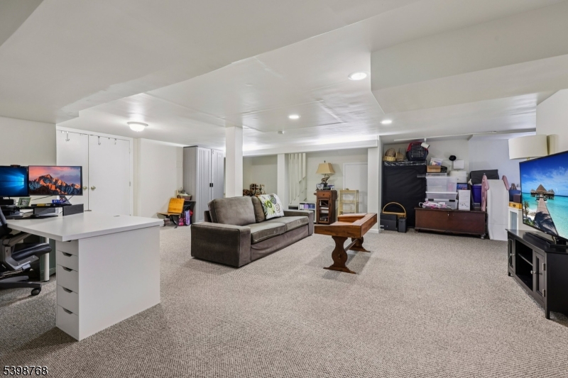 Wayne Twp., New Jersey, 07470, United States, 2 Bedrooms Bedrooms, ,3 BathroomsBathrooms,Residential,For Sale,2002003