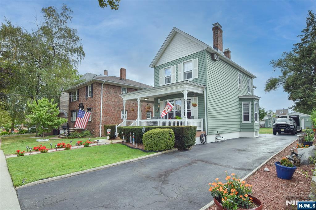 Kearny, New Jersey, 07032, United States, 4 Bedrooms Bedrooms, ,2 BathroomsBathrooms,Residential,For Sale,1928584