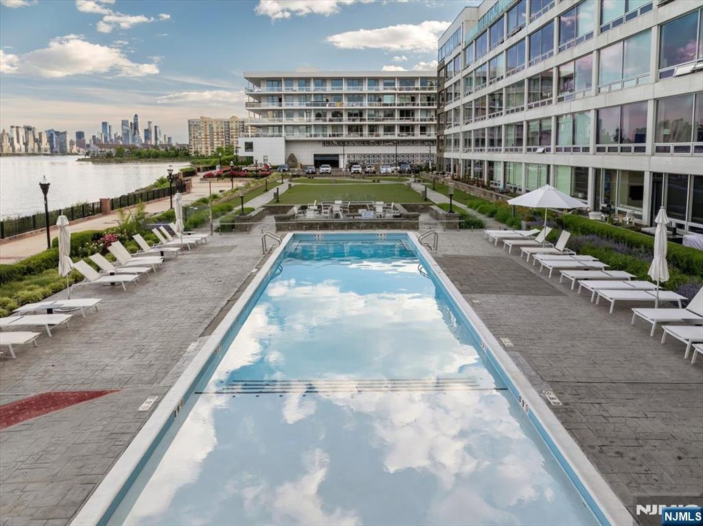 Edgewater, New Jersey, 07020, United States, 2 Bedrooms Bedrooms, ,2 BathroomsBathrooms,Residential,For Sale,1849063