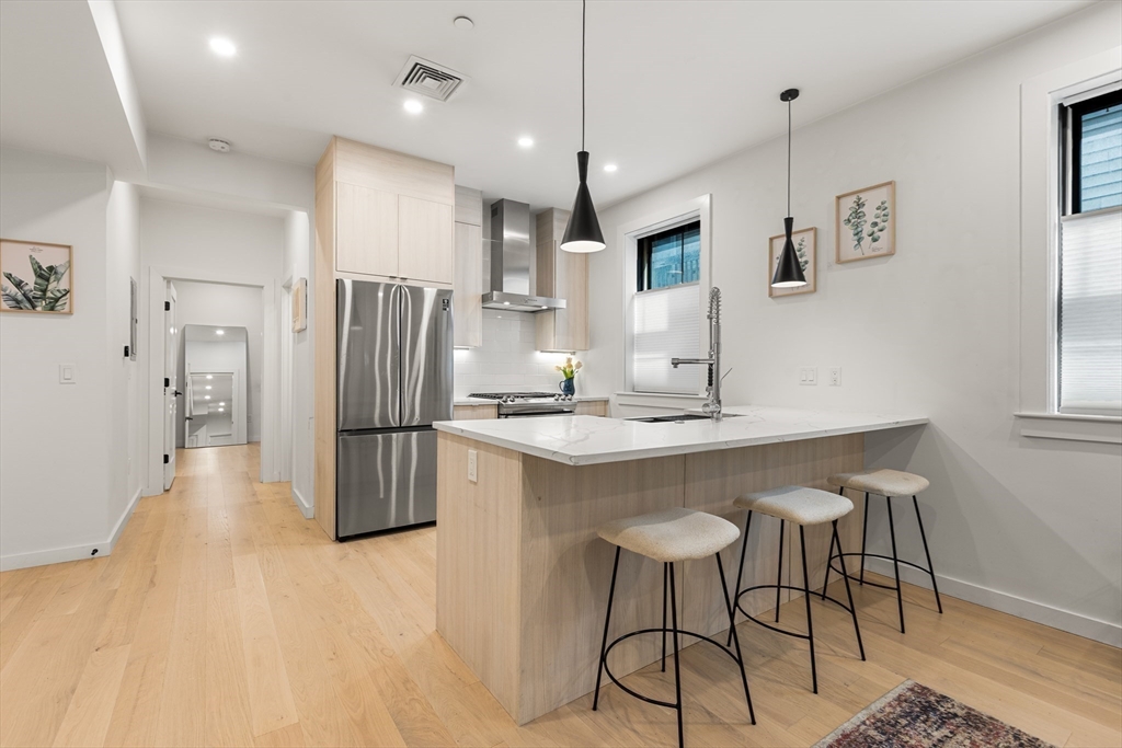 Boston, Massachusetts, 02128, United States, 2 Bedrooms Bedrooms, ,2 BathroomsBathrooms,Residential,For Sale,1940624