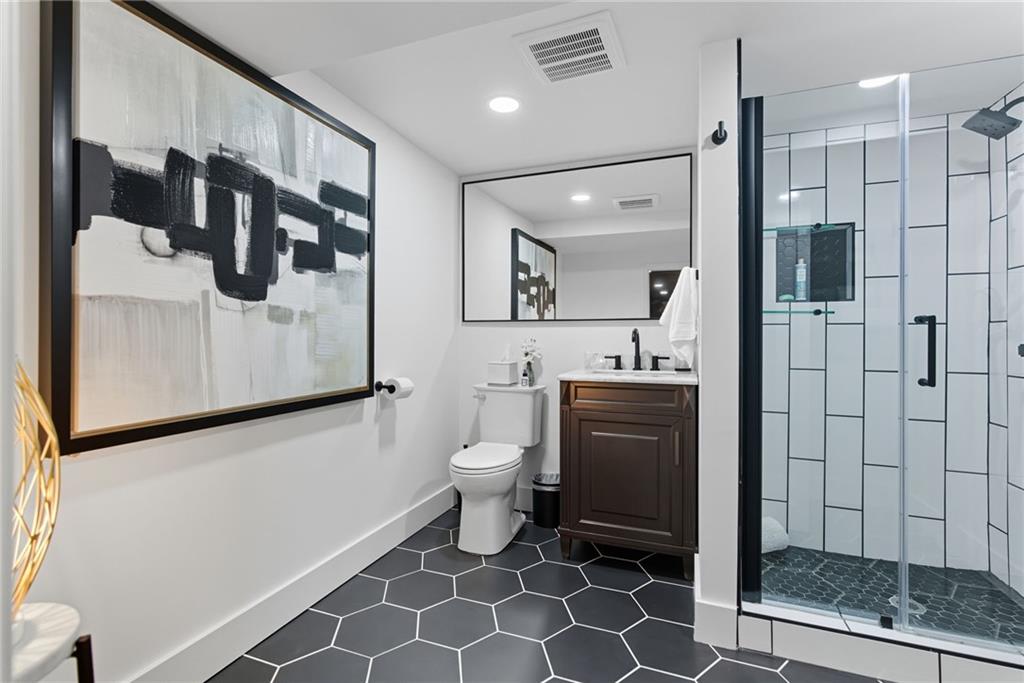 Alpharetta, Georgia, 30005, United States, 4 Bedrooms Bedrooms, ,6 BathroomsBathrooms,Residential,For Sale,1983404