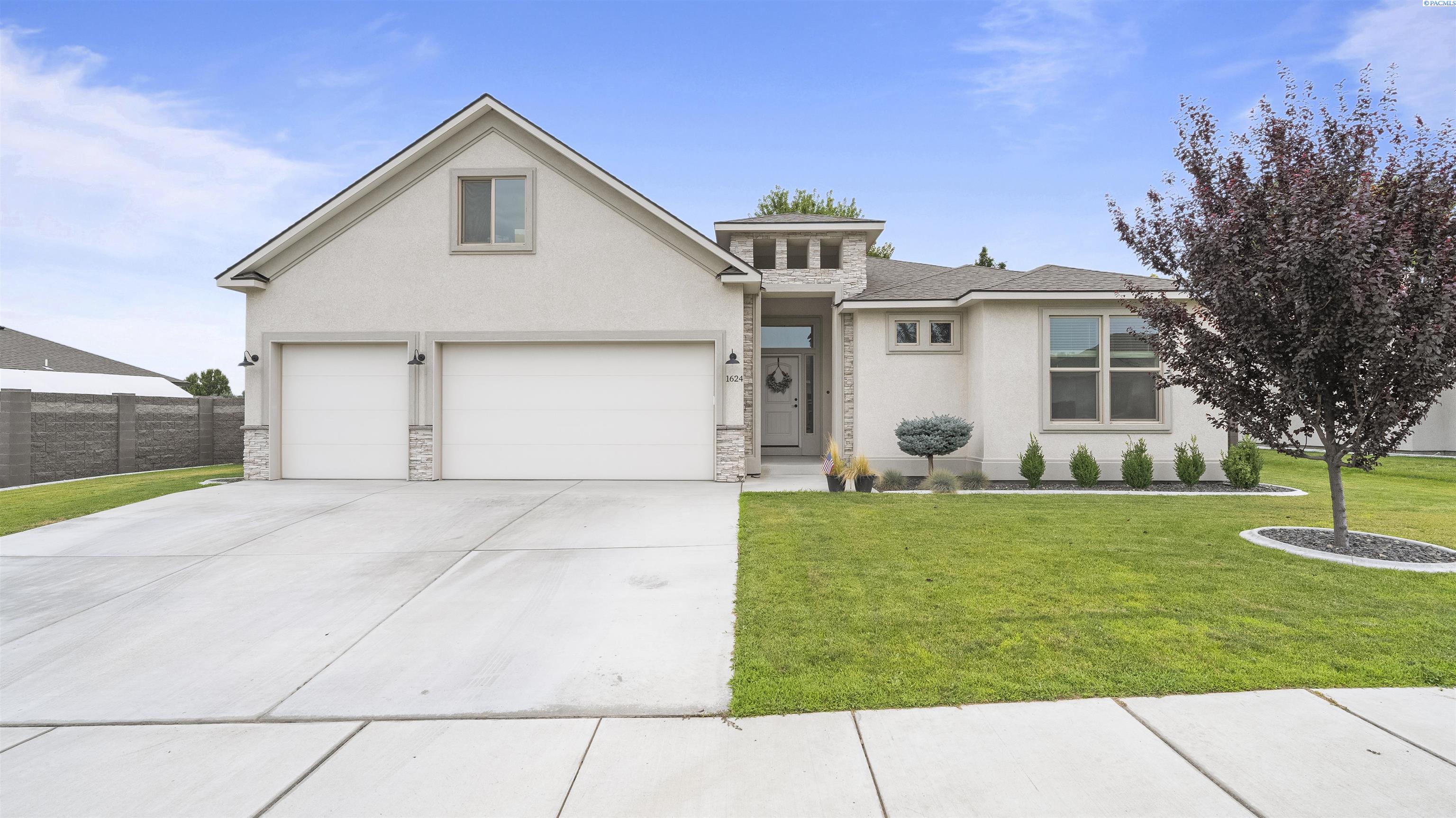 Richland, Washington, 99352, United States, 4 Bedrooms Bedrooms, ,2 BathroomsBathrooms,Residential,For Sale,1906594